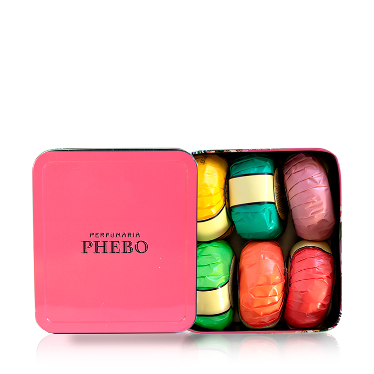 Coffret en métal bleu avec assortiment de 6 savons (photo) Coffret en métal bleu avec assortiment de 6 savons