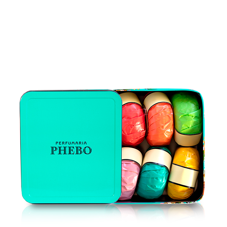 Coffret en métal bleu avec assortiment de 6 savons (photo) Coffret en métal bleu avec assortiment de 6 savons