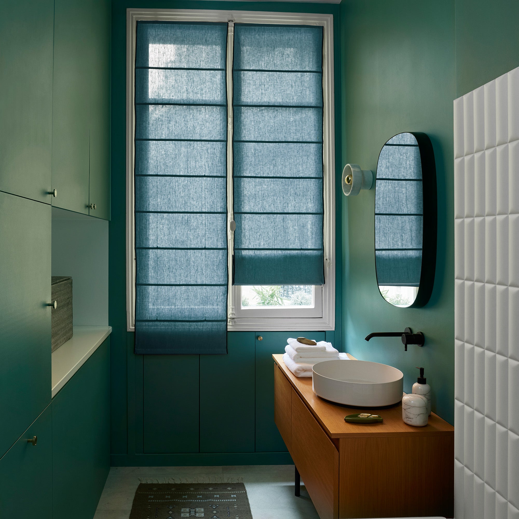 Store bateau 60x220 cm Bleu vert et bourdon noir (photo) Store bateau 60x220 cm Bleu vert et bourdon noir