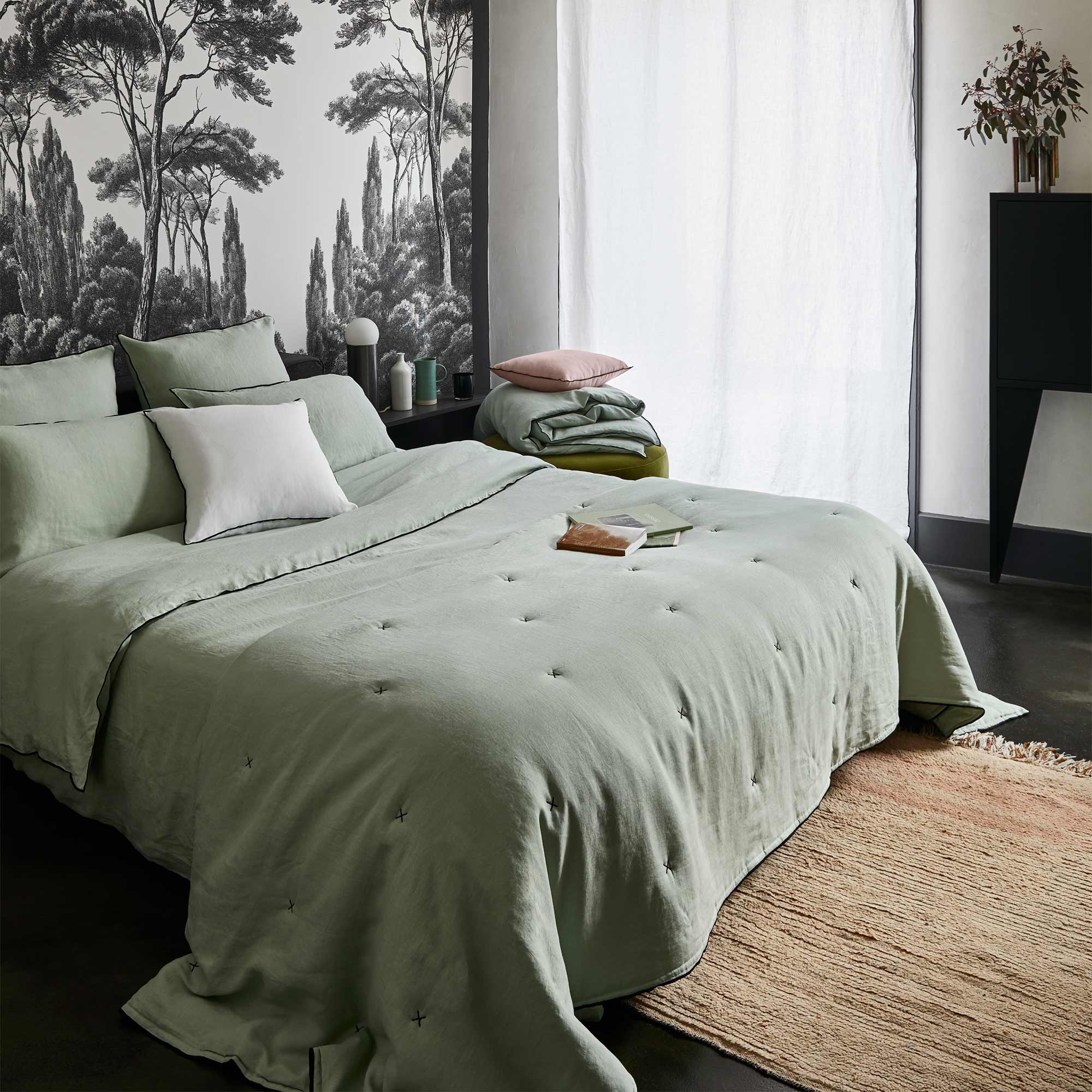 Couvre-lit matelassé CARLINA 225x280 cm Vert amande et bourdon noir