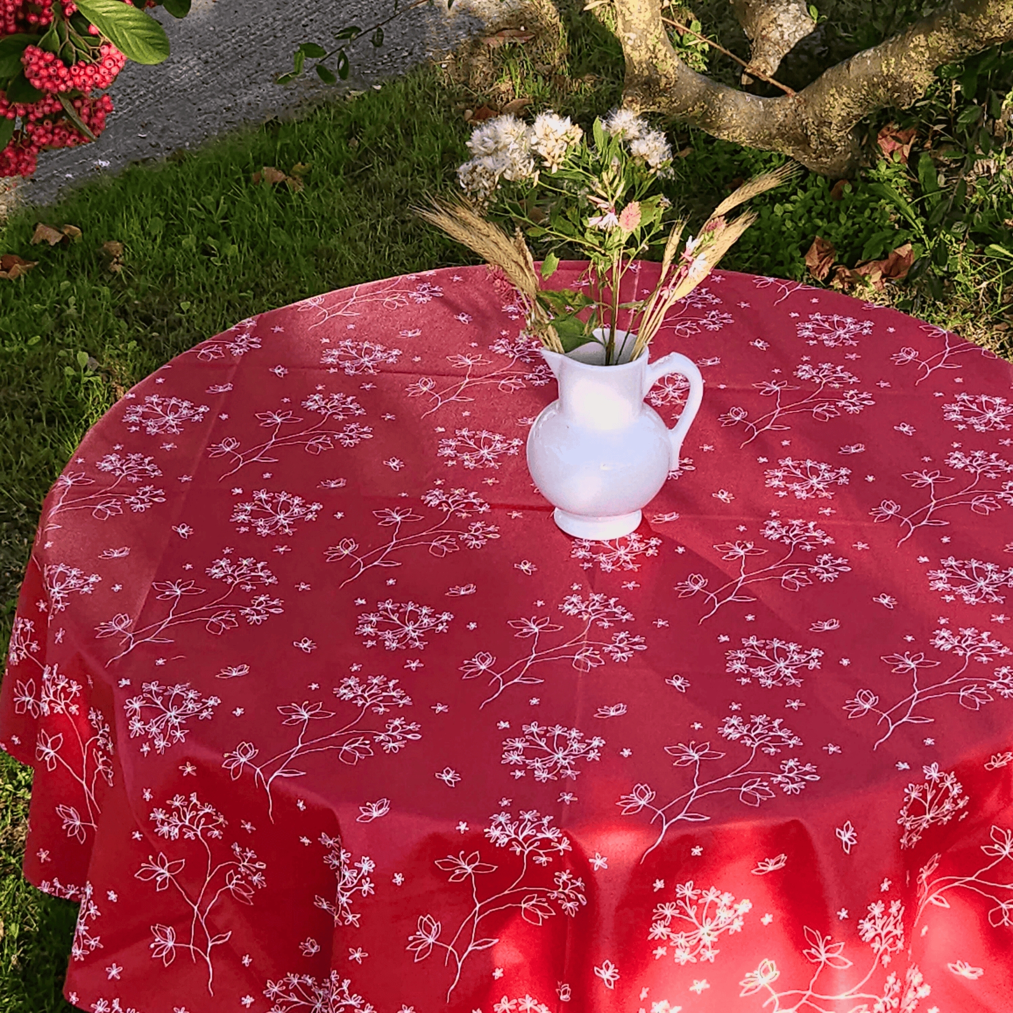 Nappe enduite ronde 160 x 160 cm rouge Nappe enduite ronde 160 x 160 cm rouge