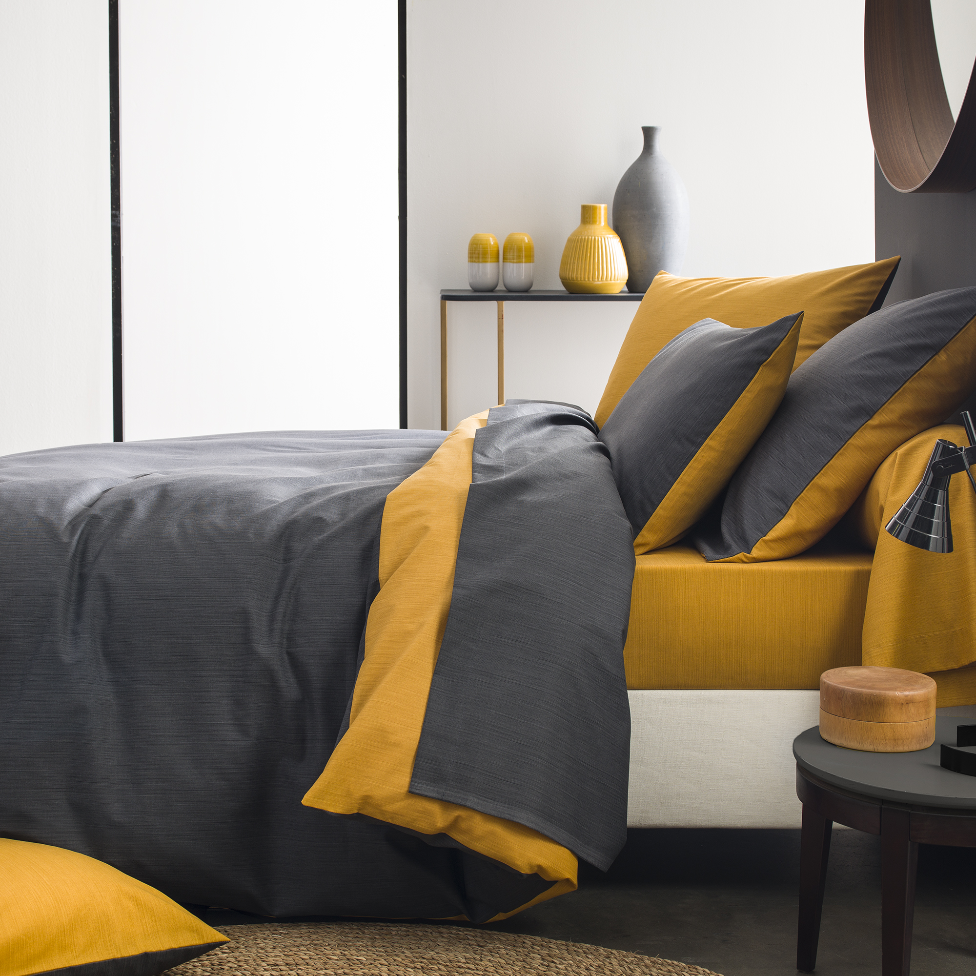 Parure de lit bicolore en bambou carbone et moutarde 200x200