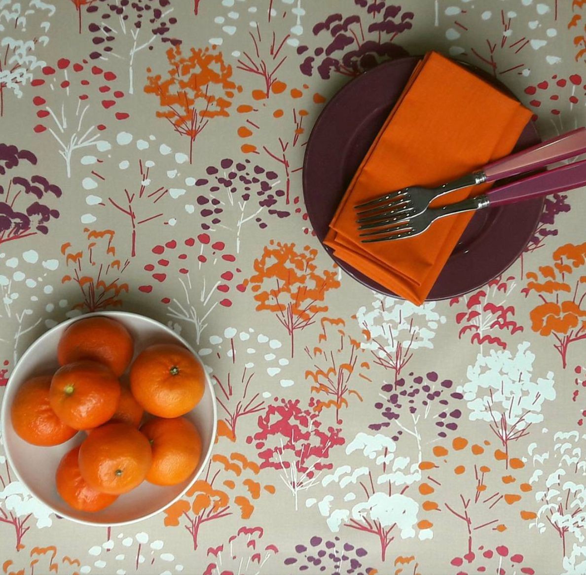 Nappe enduite ovale 160 x 240 cm fuchsia