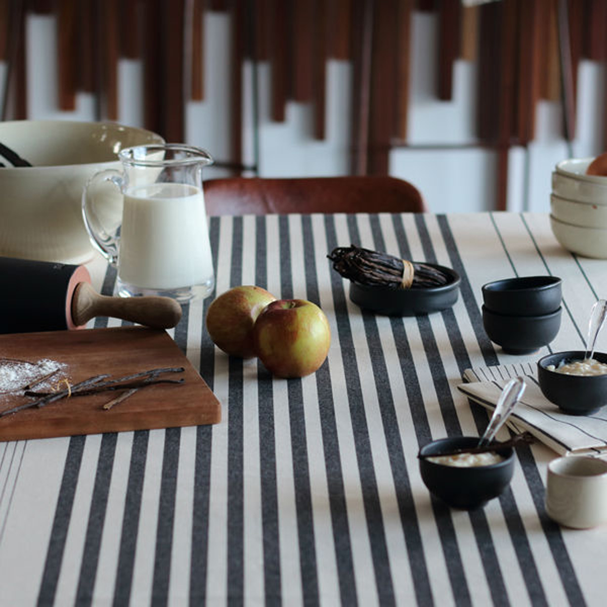 Nappe 10 couverts en coton ecru noir 300x160cm Nappe 10 couverts en coton ecru noir 300x160cm