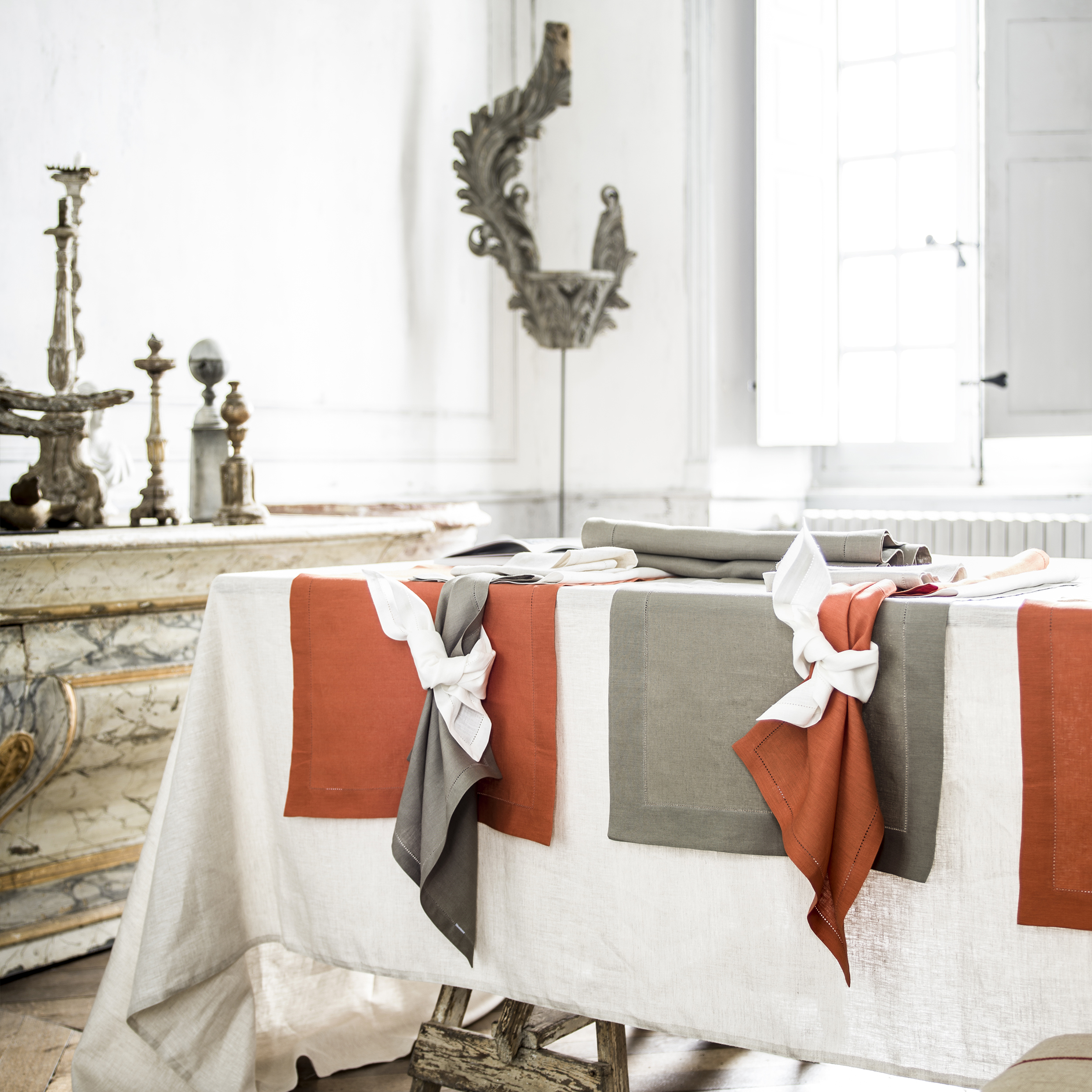 Nappe en lin marron terre d'ombre 170x320 (photo) Nappe en lin marron terre d'ombre 170x320