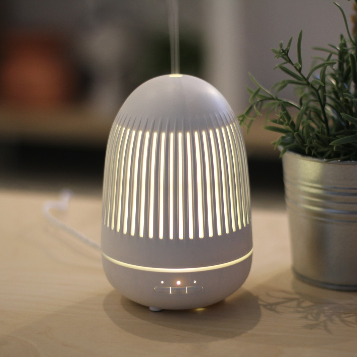 Diffuseur d'huiles essentielles en plastique blanc Diffuseur d'huiles essentielles en plastique blanc