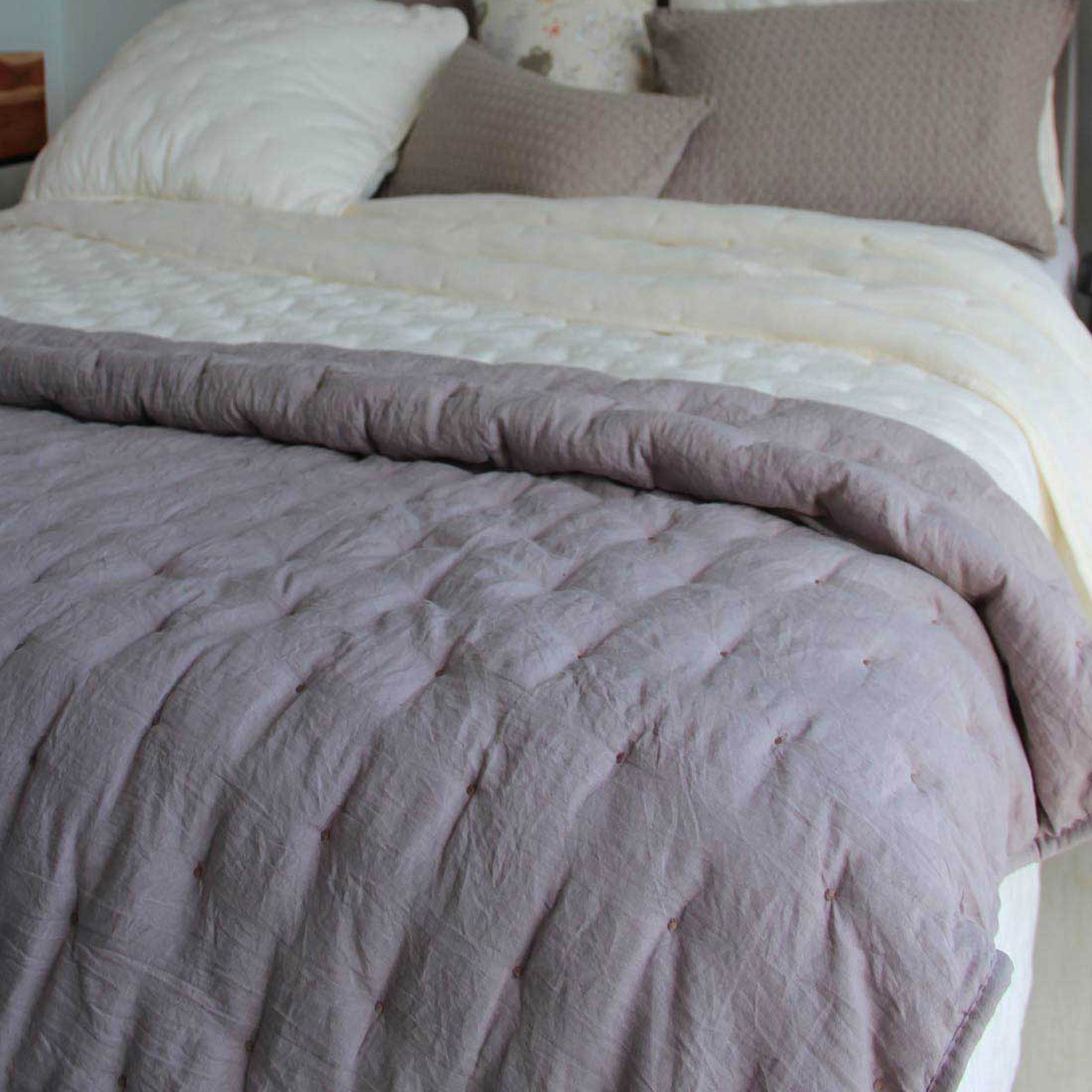 Dessus de lit en polaire/microfibre taupe 180x250