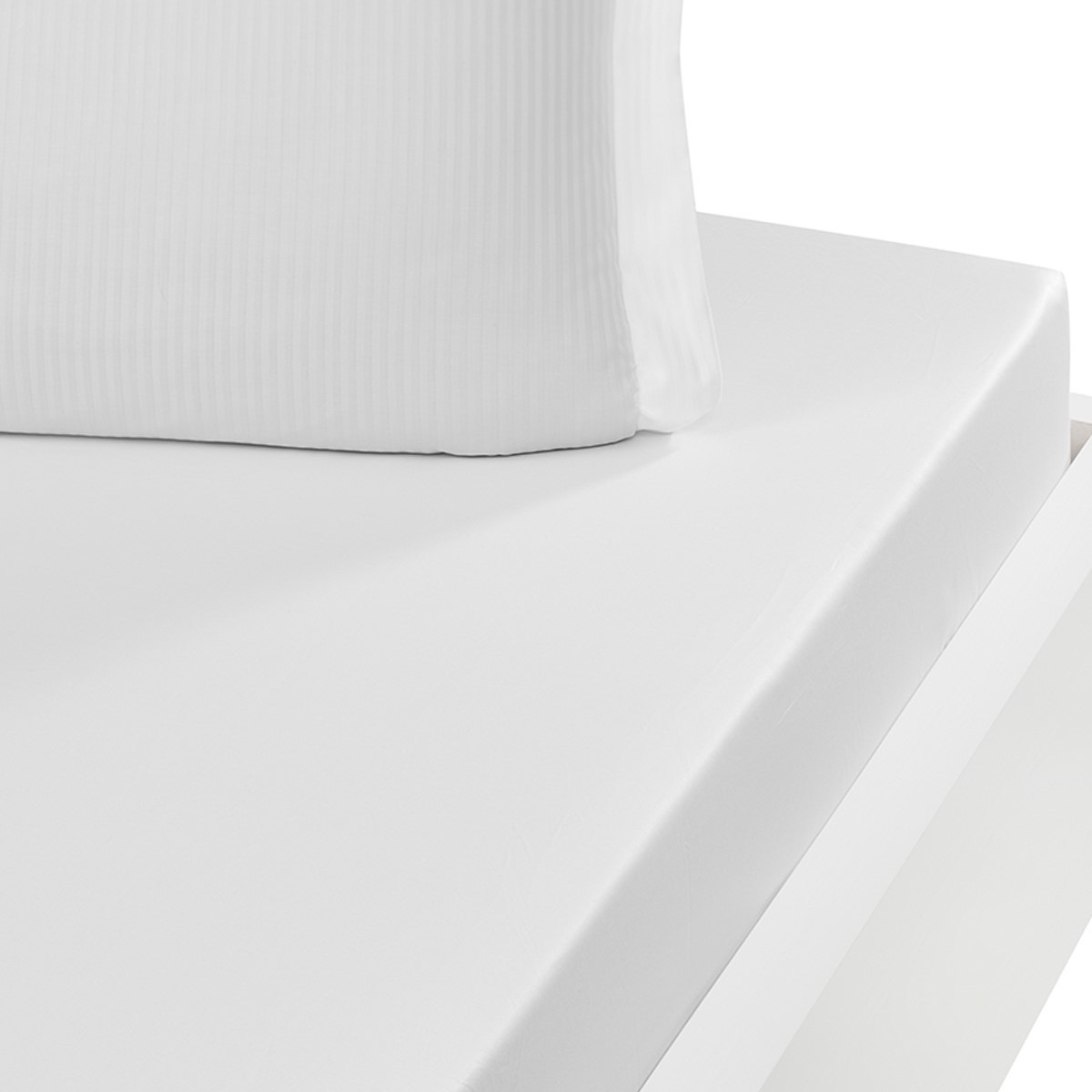 Drap housse uni en satin de coton Blanc 90x190 cm Drap housse uni en satin de coton Blanc 90x190 cm