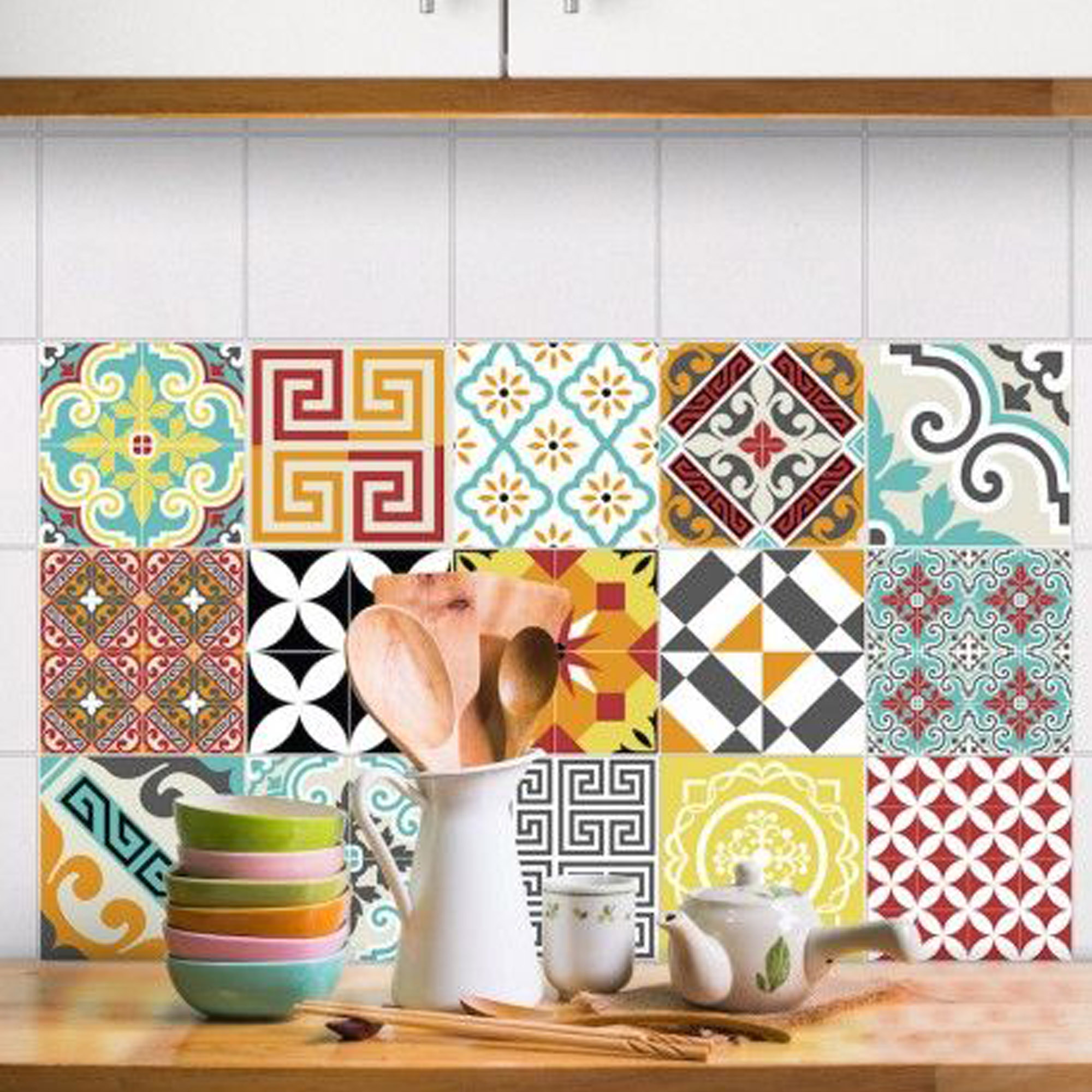 Crédence adhésive en vinyle carreaux ciment multicolore 40x100cm (photo) Crédence adhésive en vinyle carreaux ciment multicolore 40x100cm