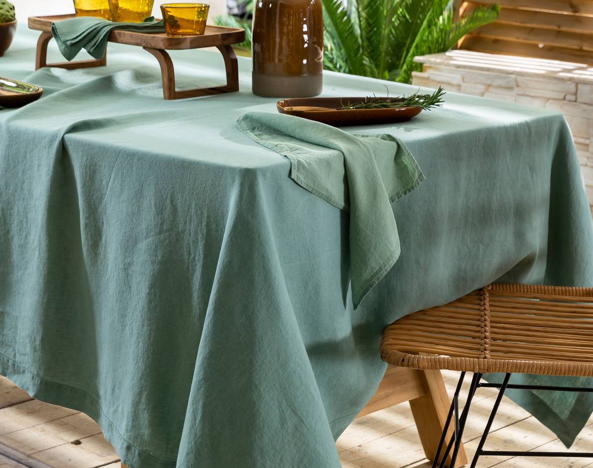 Nappe rectangulaire vert céladon en lin 170x300 Nappe rectangulaire vert céladon en lin 170x300