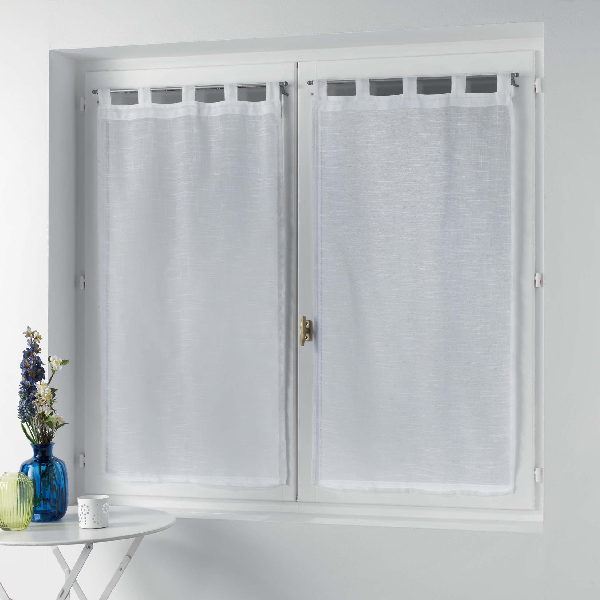 Petits vitrages droits à passants unis polyester blanc 90x60 Petits vitrages droits à passants unis polyester blanc 90x60