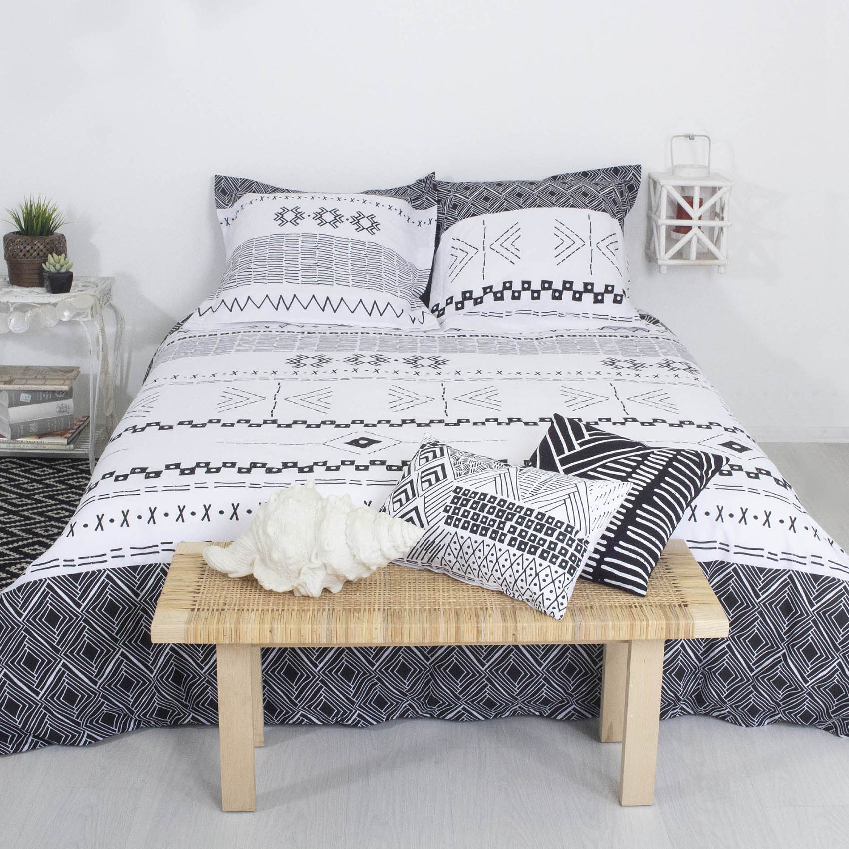 Parure de lit ethnic coton blanc / noir 220x240 (photo) Parure de lit ethnic coton blanc / noir 220x240