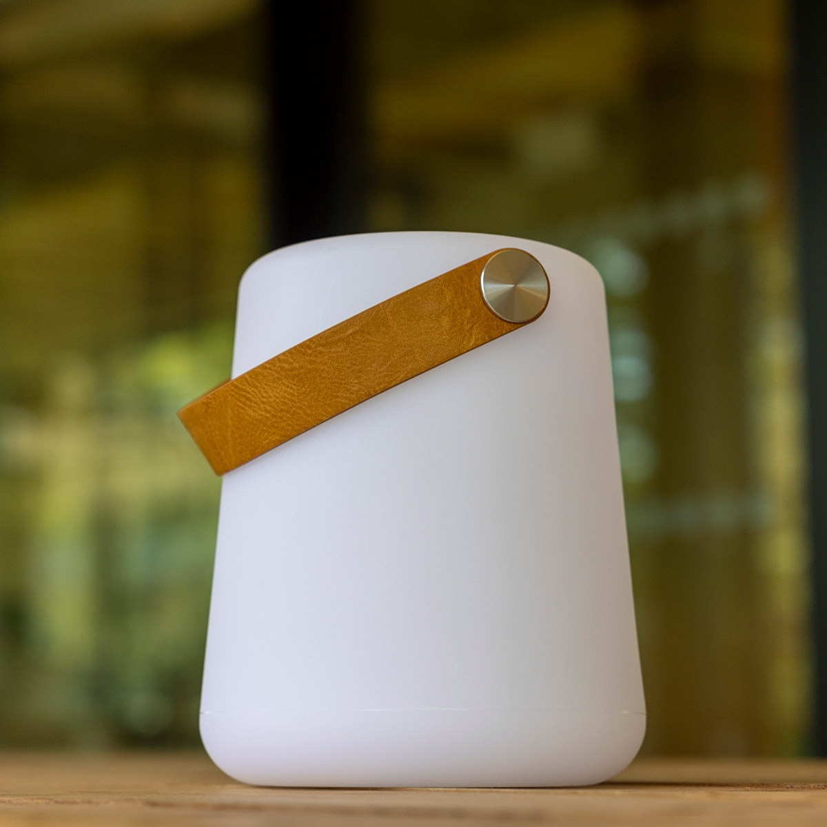 Lampe nomade en polyéthylène blanc