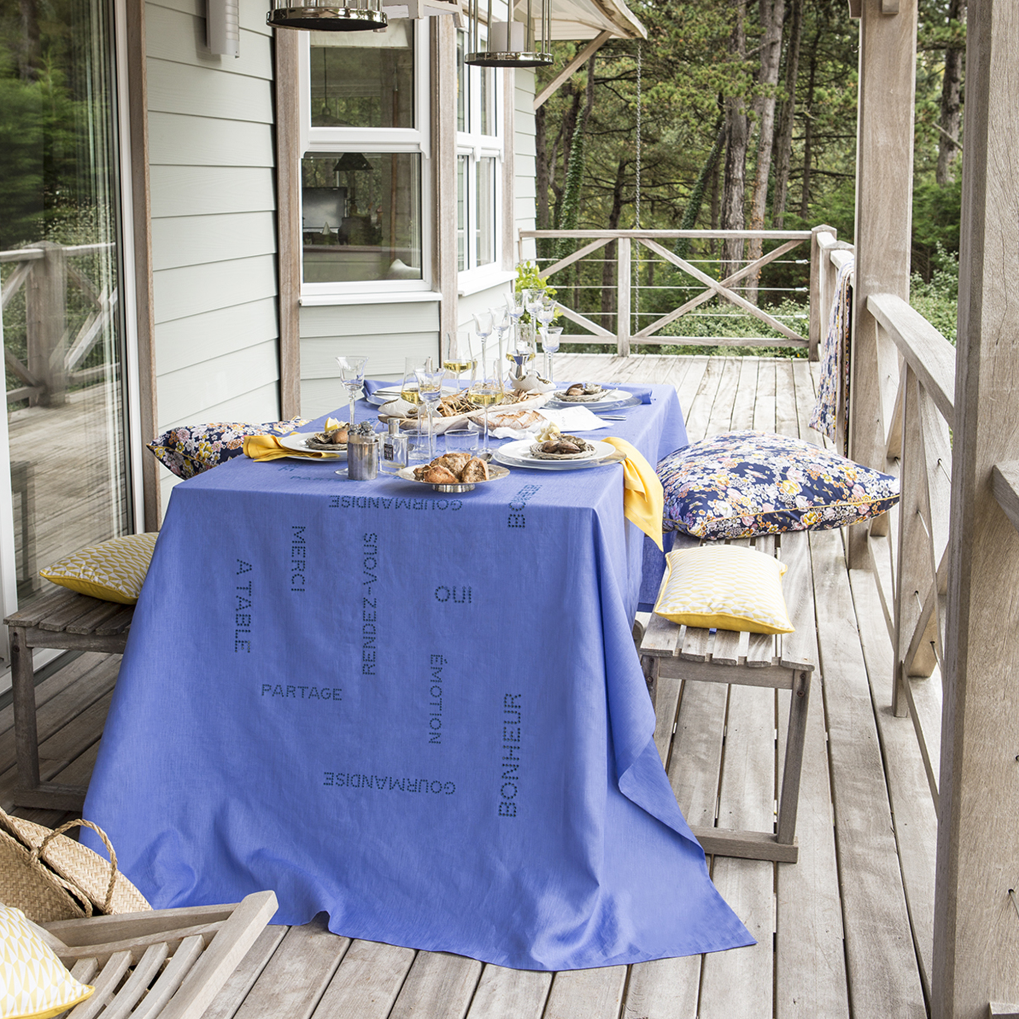 Chemin de table en lin bleu horizon 50x150 Chemin de table en lin bleu horizon 50x150