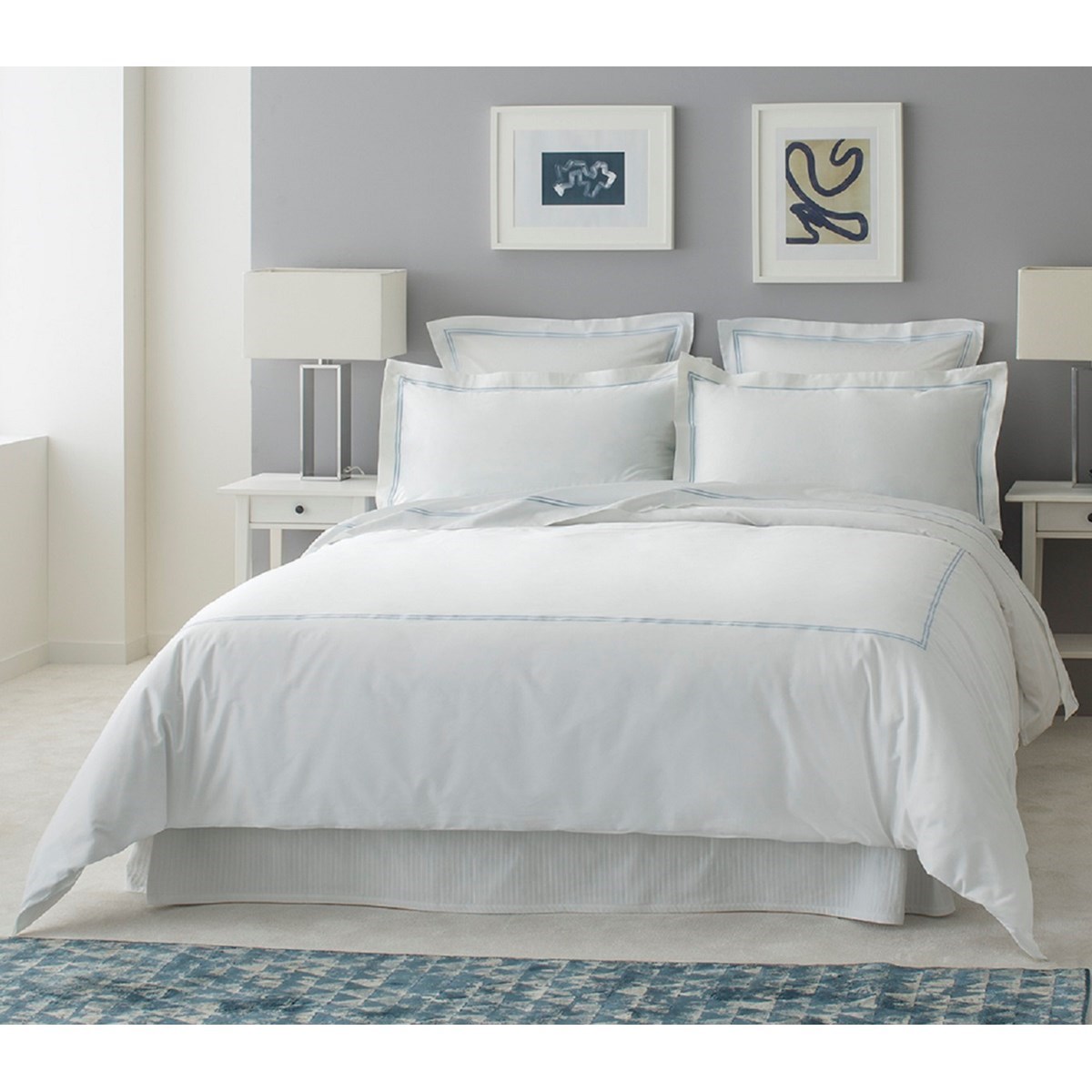 Drap plat luxe en Satin de coton Bleu ciel 240x310 cm Drap plat luxe en Satin de coton Bleu ciel 240x310 cm
