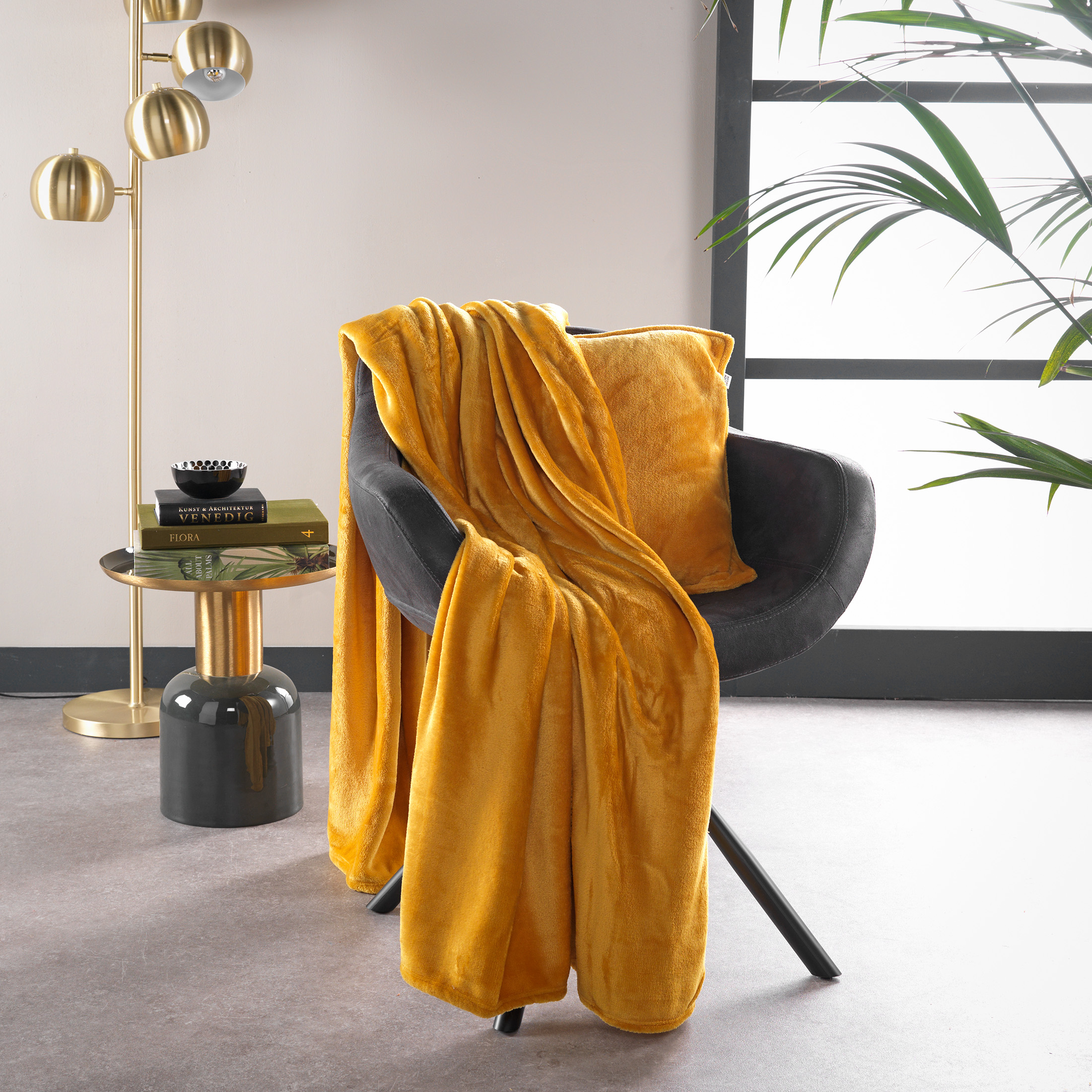 Plaid en polyester Jaune moutarde 150x200 (photo) Plaid en polyester Jaune moutarde 150x200