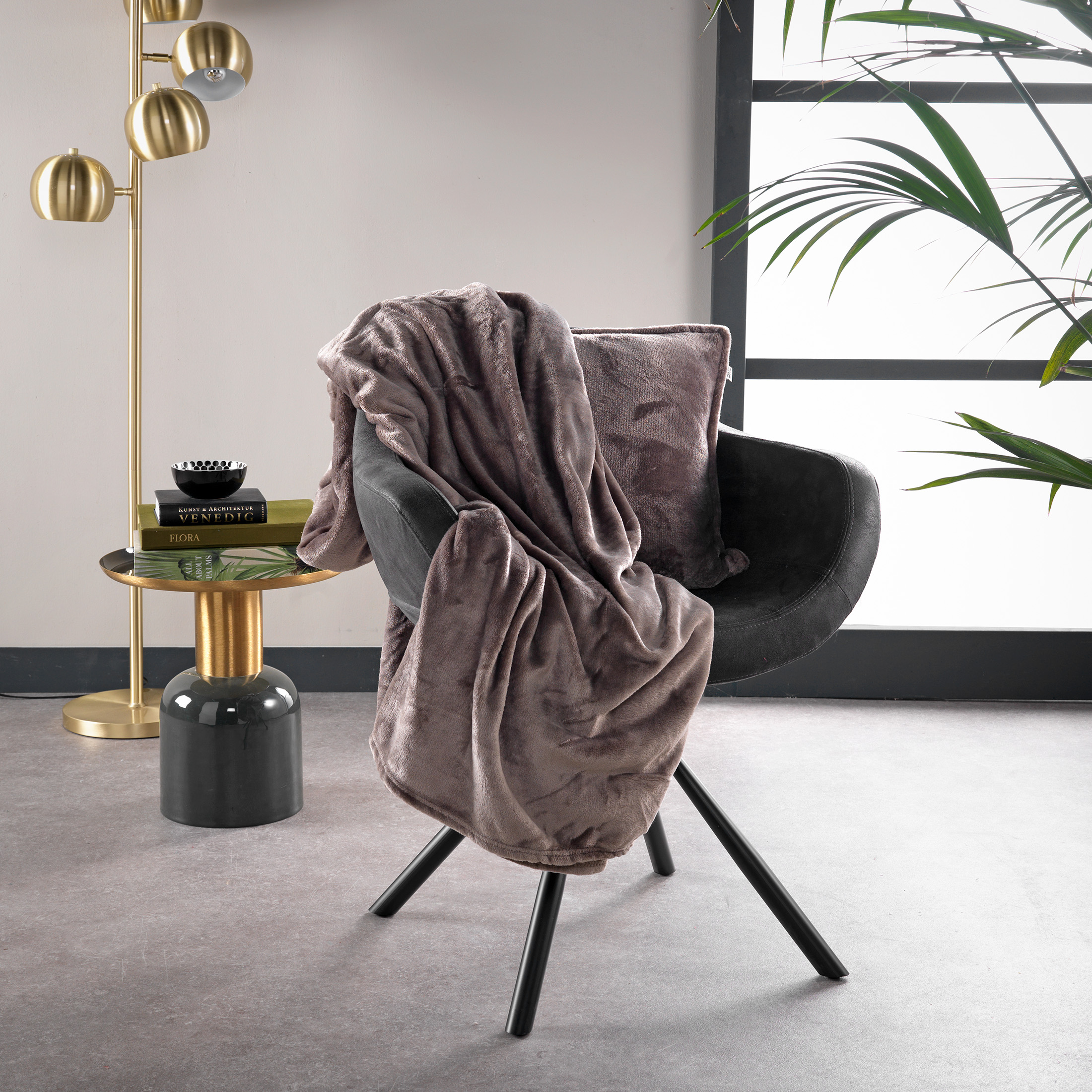 Plaid en polyester Marron 150x200 (photo) Plaid en polyester Marron 150x200