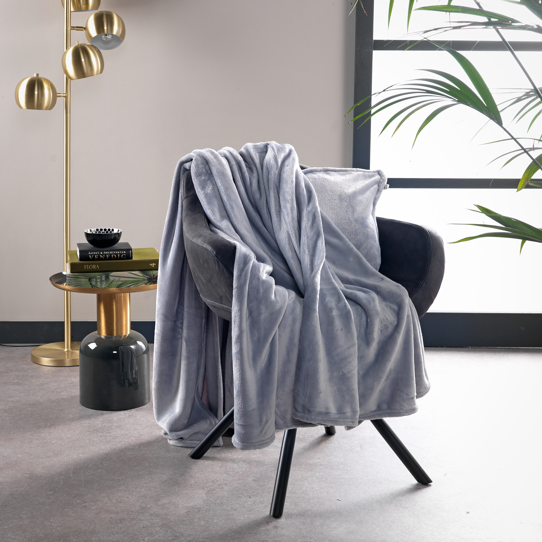 Plaid en polyester Gris souris 150x200 (photo) Plaid en polyester Gris souris 150x200