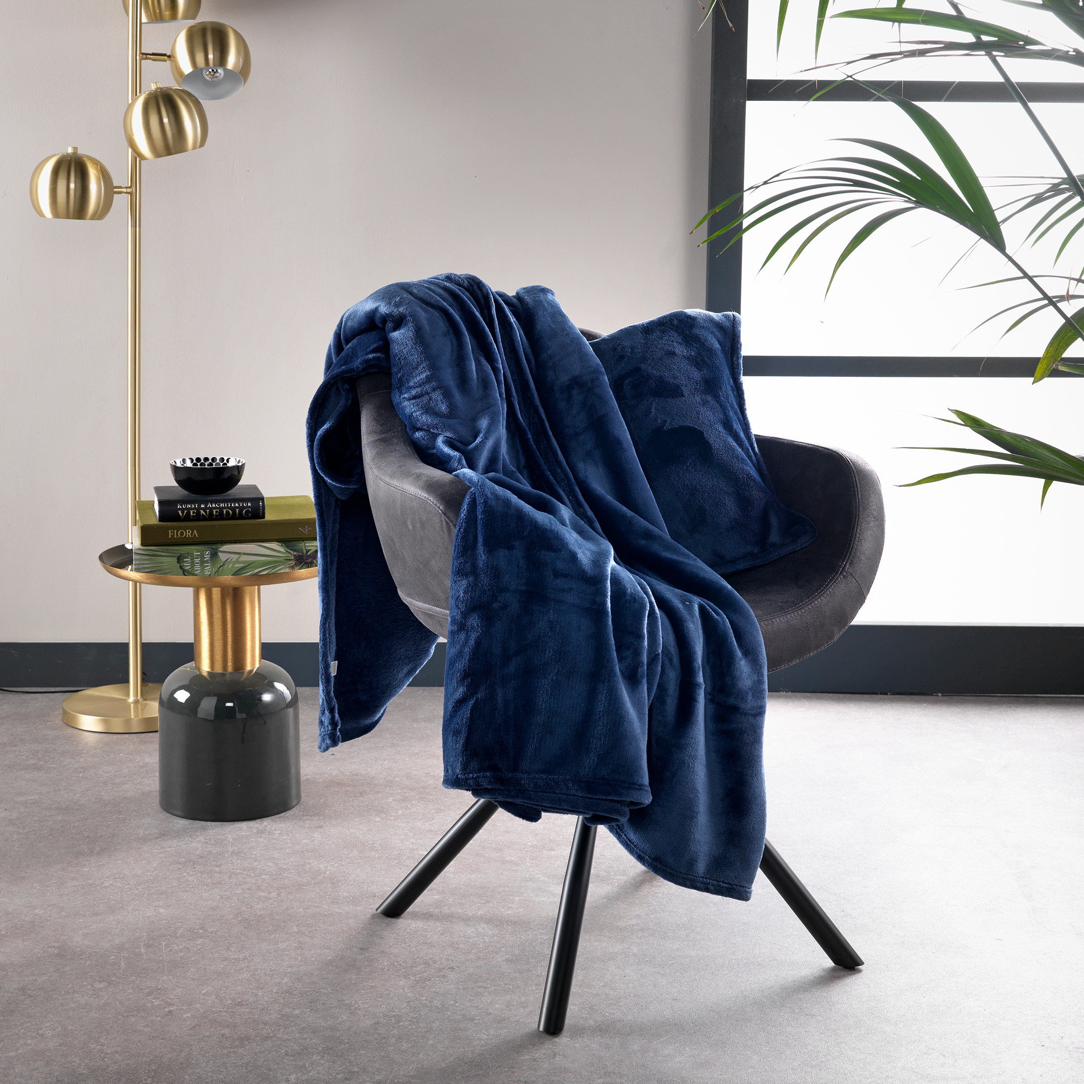 Plaid en polyester Bleu saphir 150x200 (photo) Plaid en polyester Bleu saphir 150x200