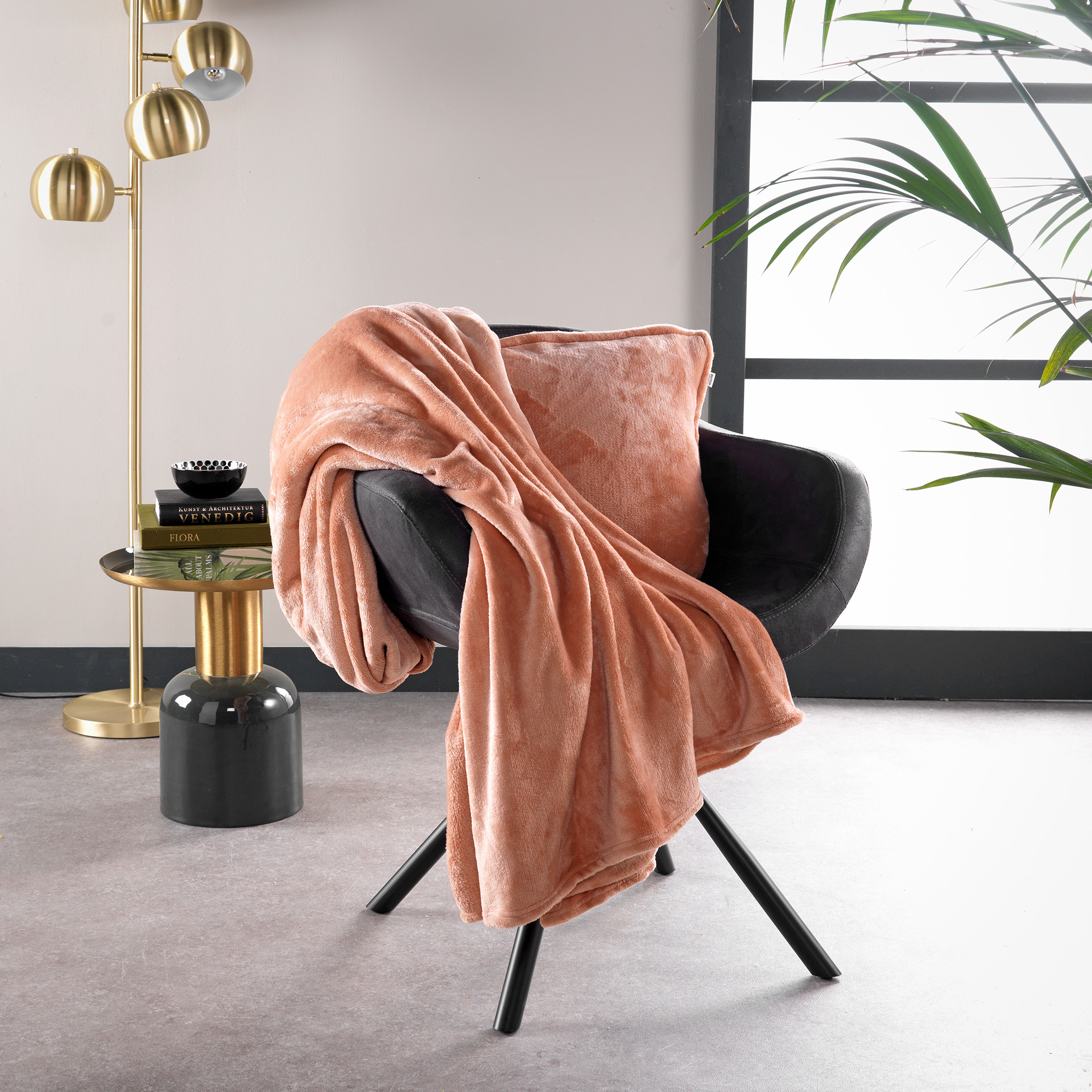 Plaid en polyester Rose saumon 150x200 (photo) Plaid en polyester Rose saumon 150x200