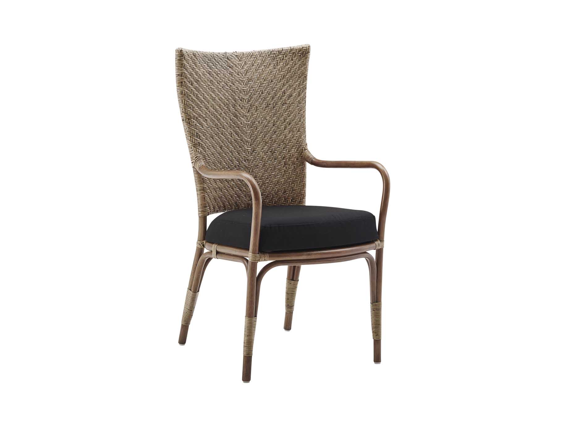 Chaise repas en rotin antique avec coussin façon tapissier Chaise repas en rotin antique avec coussin façon tapissier