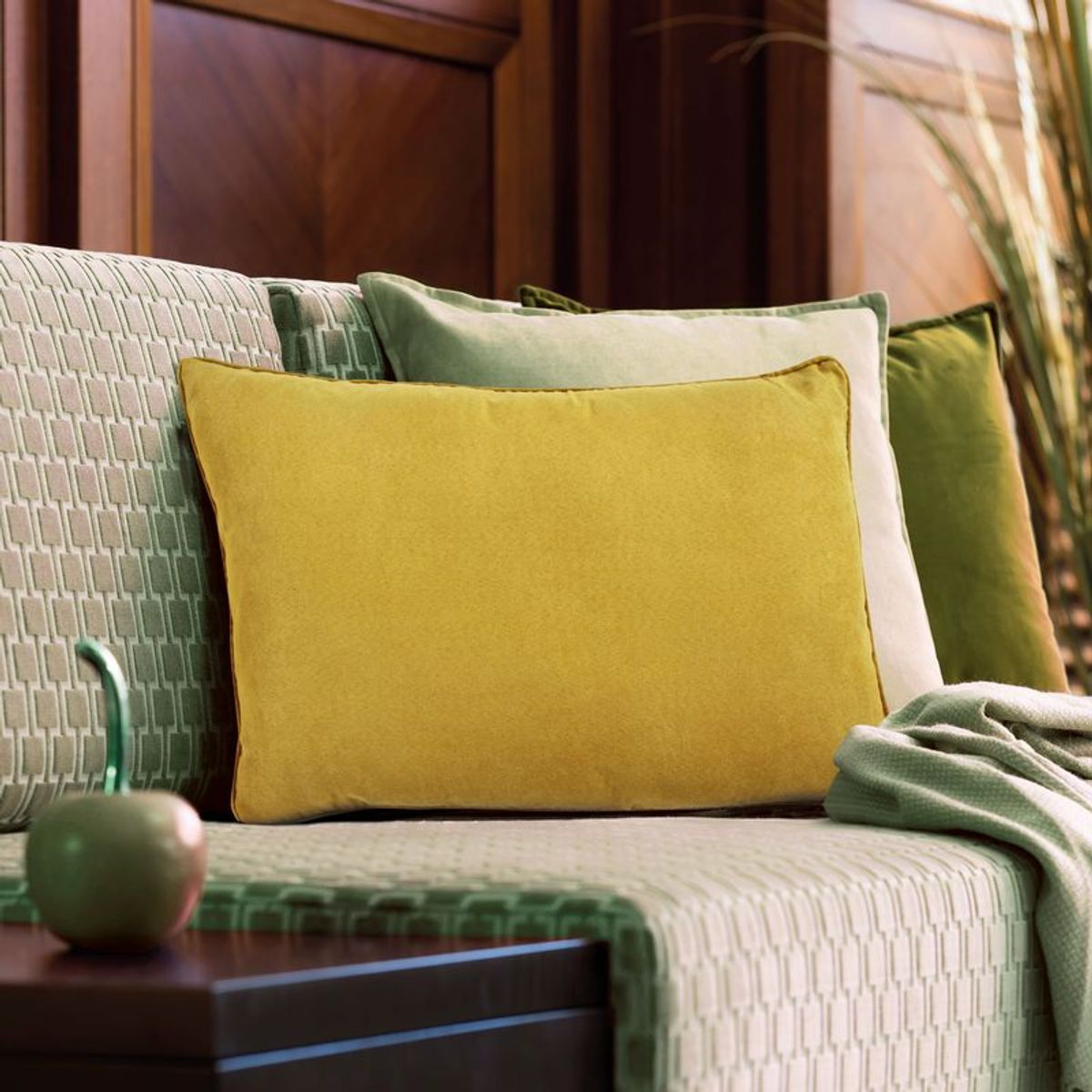 Coussin en suédine jaune 60x40 (photo) Coussin en suédine jaune 60x40