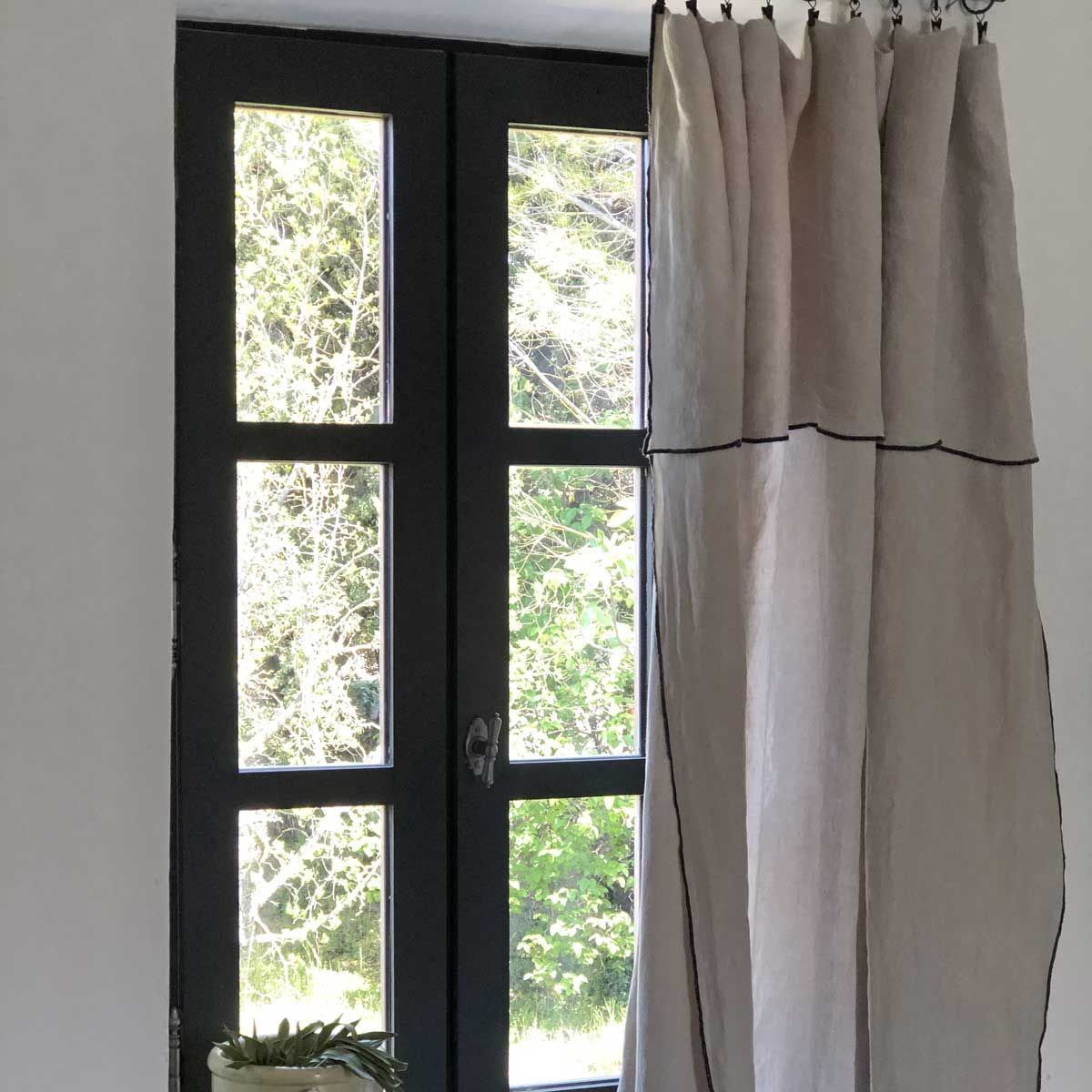 Nappe en lin lavé et surjet beige - 170 x 300 Nappe en lin lavé et surjet beige - 170 x 300