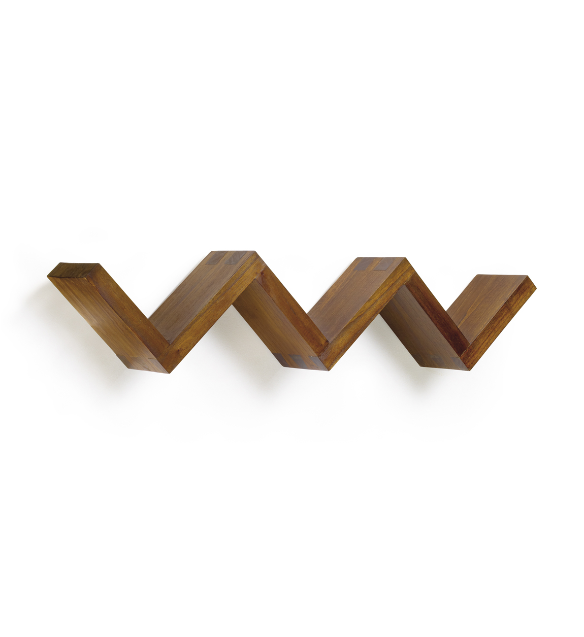 Étagère escalier en bois marron (photo) Étagère escalier en bois marron