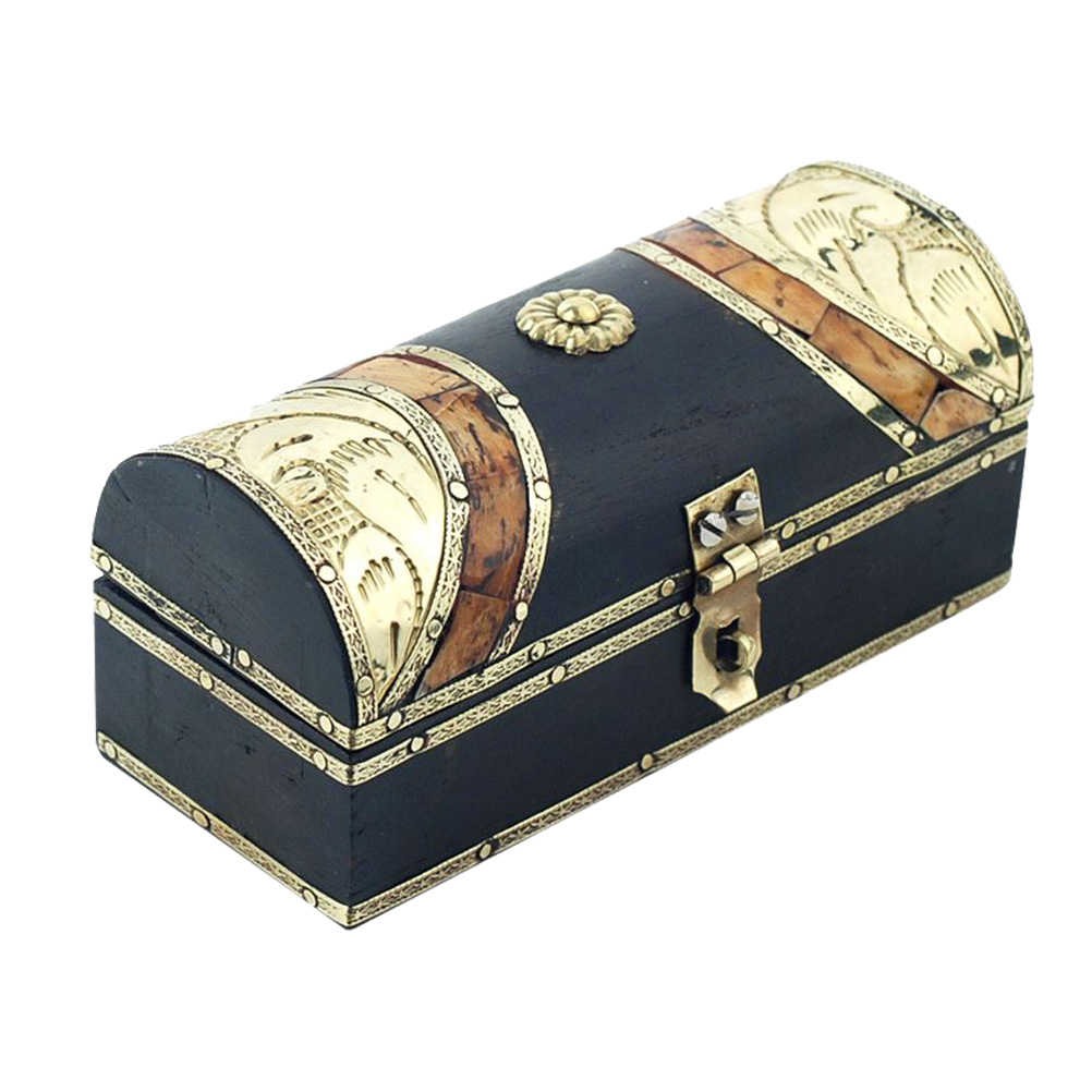 Boite en bois avec décoration en laiton ciselé 12,8x5,4cm Boite en bois avec décoration en laiton ciselé 12,8x5,4cm