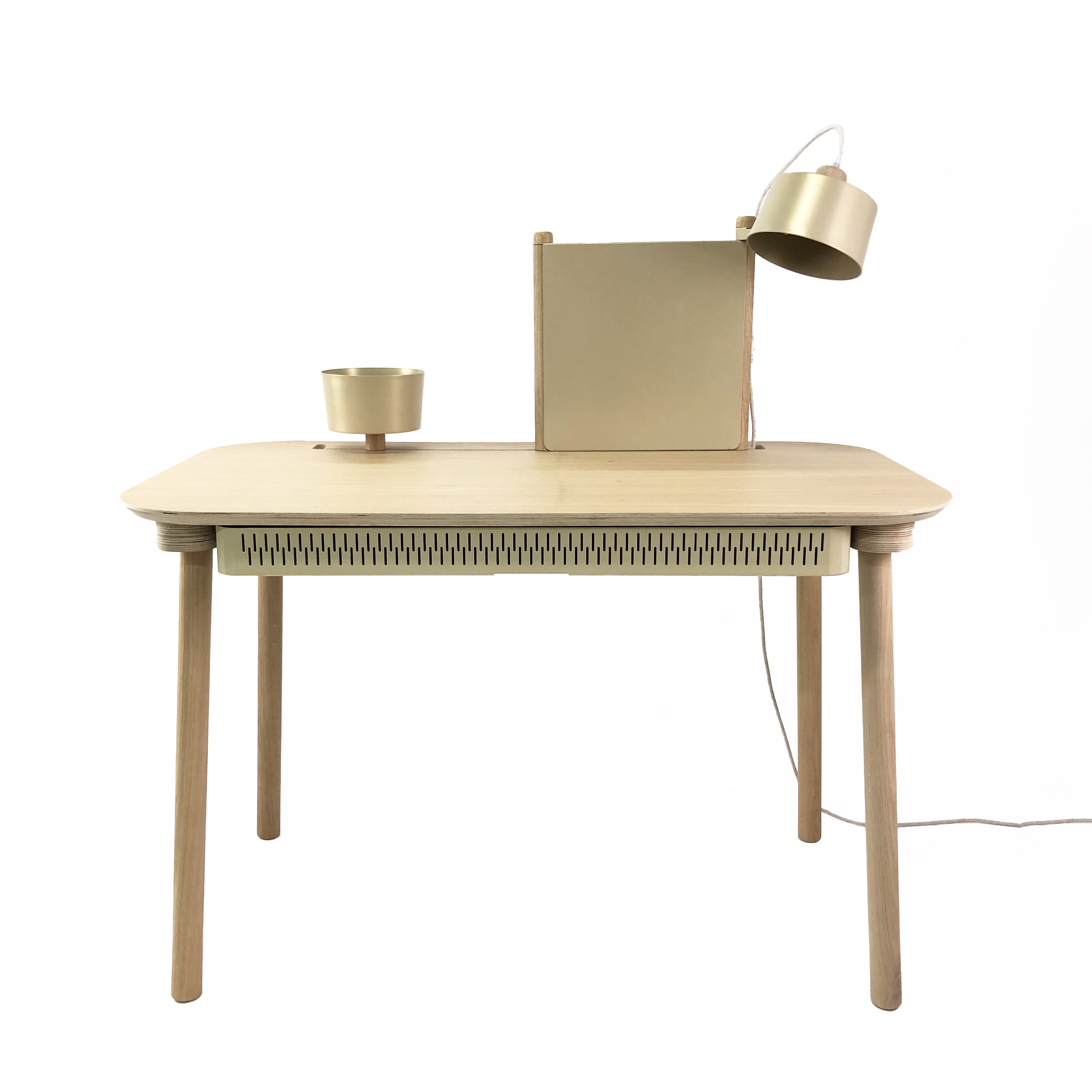 Bureau chêne avec tiroir, bol, lampe et séparateur laiton Bureau chêne avec tiroir, bol, lampe et séparateur laiton