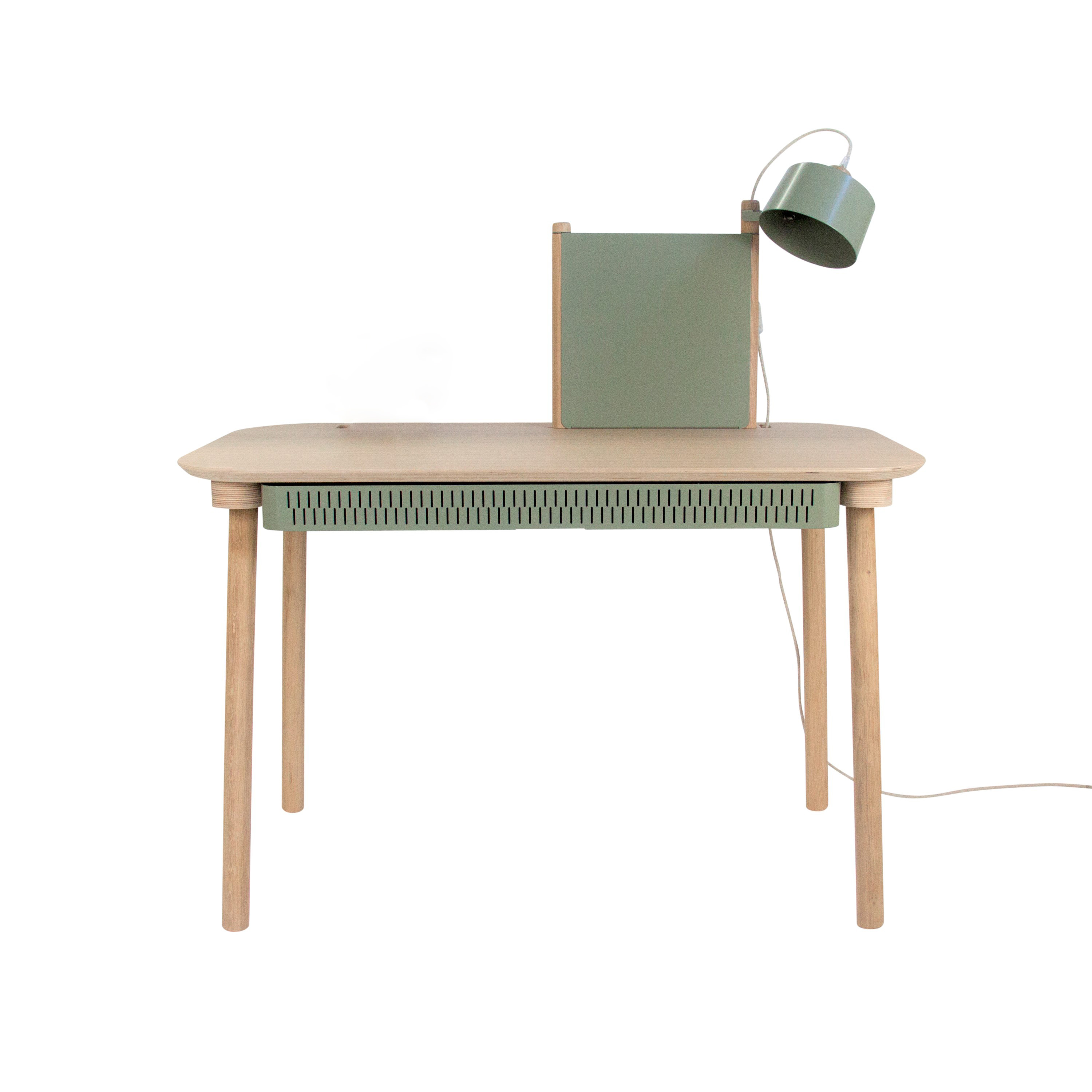 Bureau avec tiroir, séparateur et lampe en chêne et métal vert