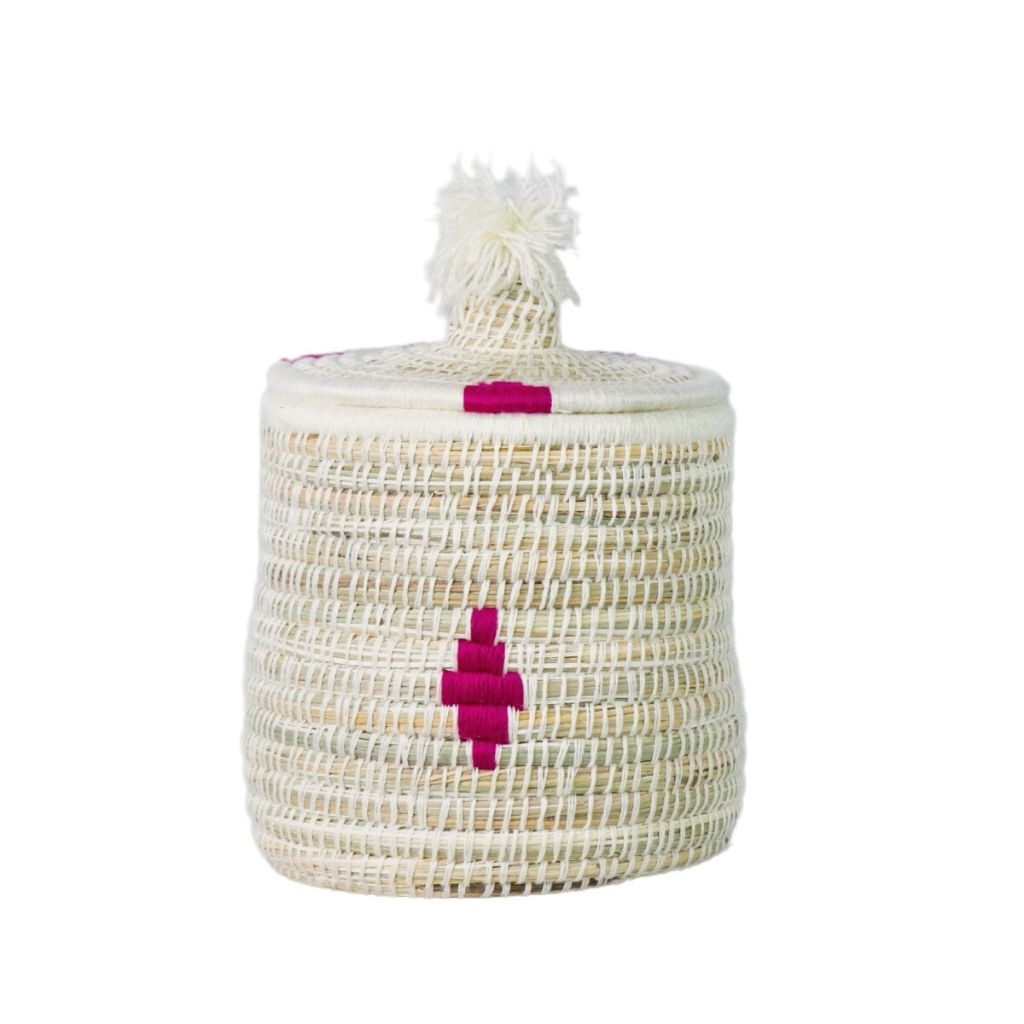 Boîte berbère en laine et osier motif rose (photo) Boîte berbère en laine et osier motif rose