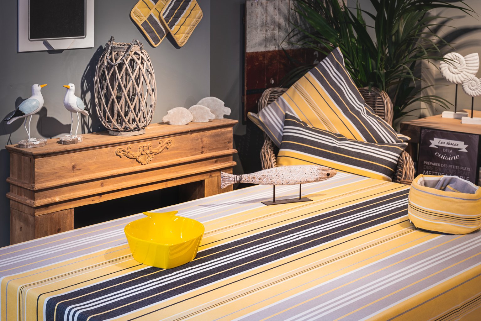 Nappe enduite 100% Coton jaune 350 x 160 cm Nappe enduite 100% Coton jaune 350 x 160 cm