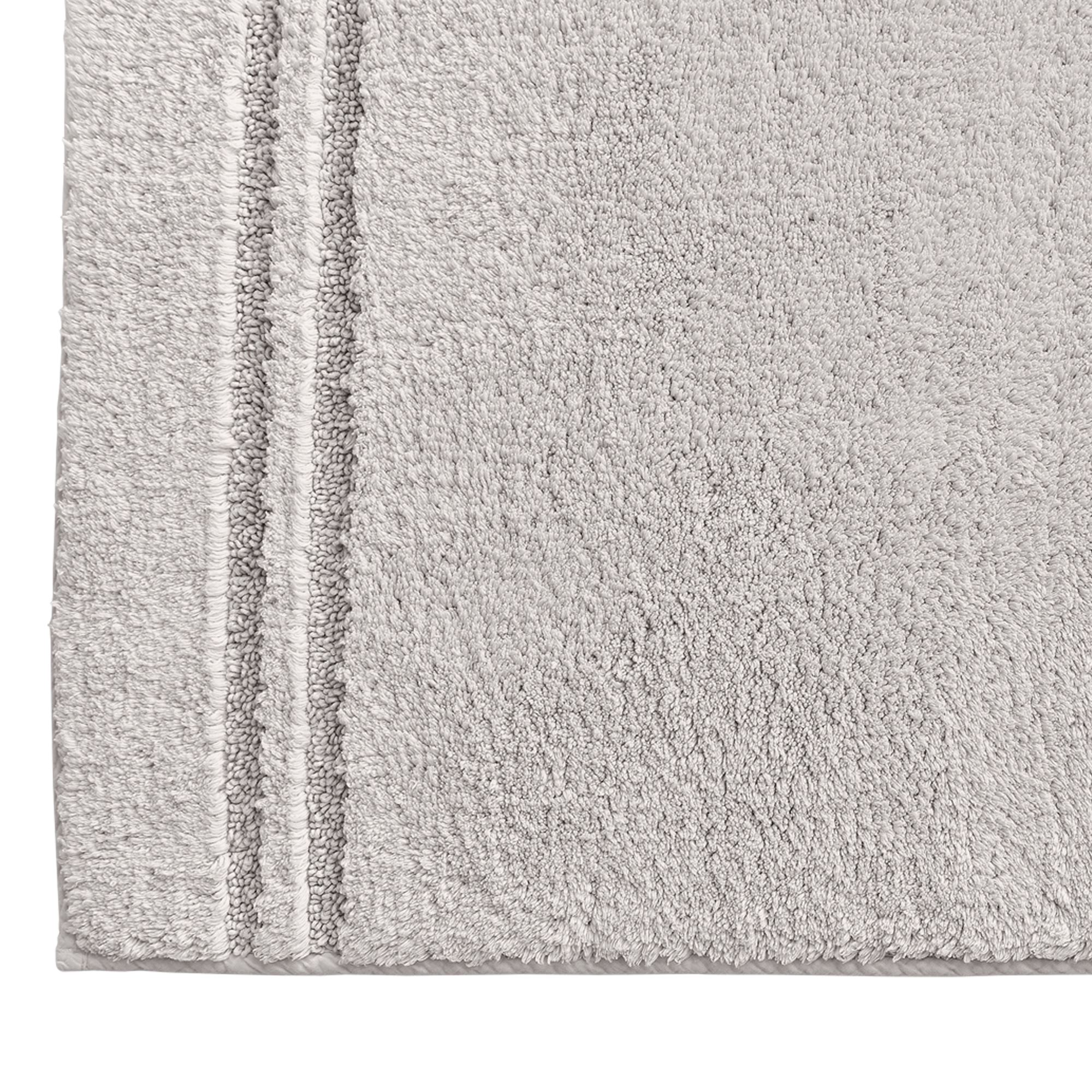 Tapis de bain gris brume 90x50 en coton Tapis de bain gris brume 90x50 en coton