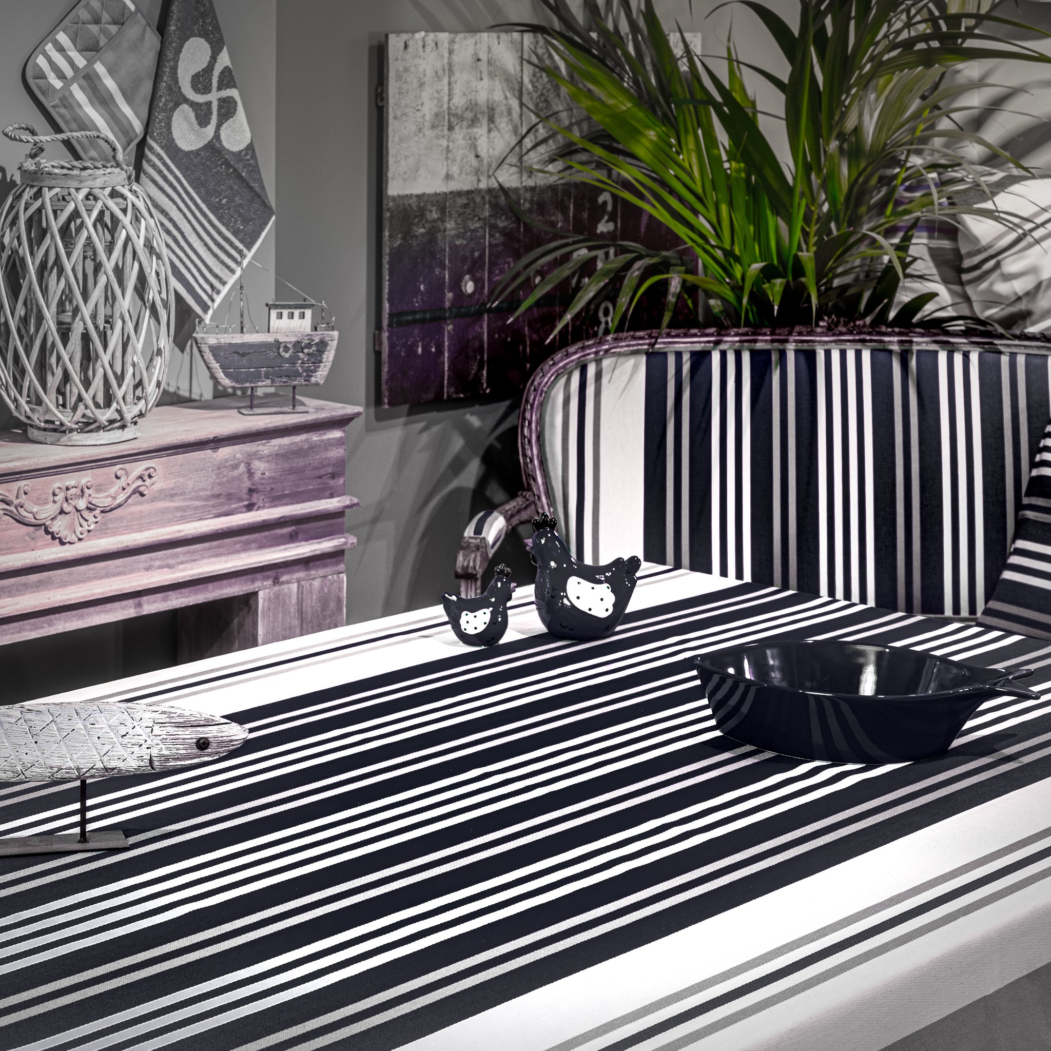 Nappe anti taches 100% Coton de satin noir 160 x 160 cm (photo) Nappe anti taches 100% Coton de satin noir 160 x 160 cm