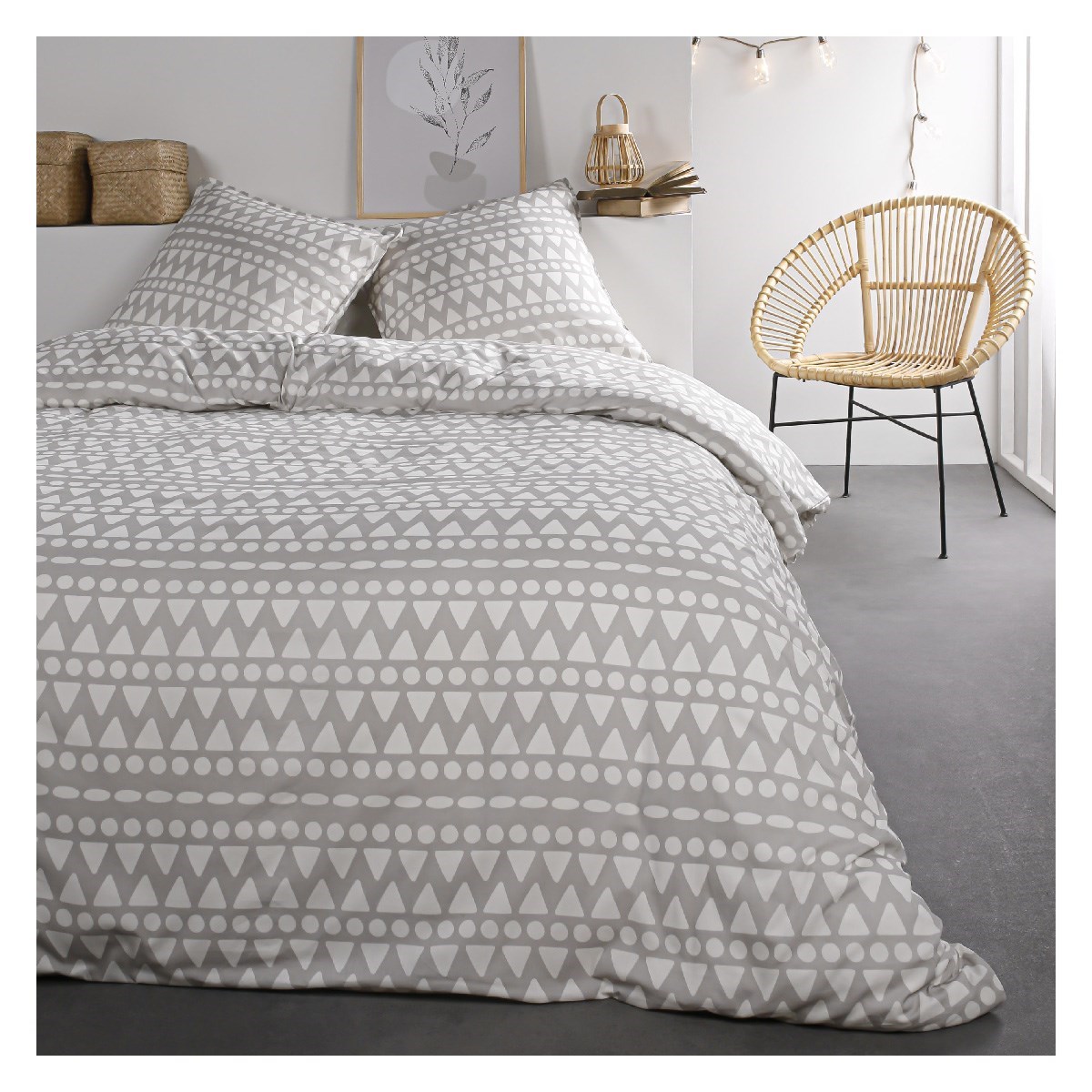 Parure de lit 2 personnes imprimé en Coton Gris 220x240 cm Parure de lit 2 personnes imprimé en Coton Gris 220x240 cm