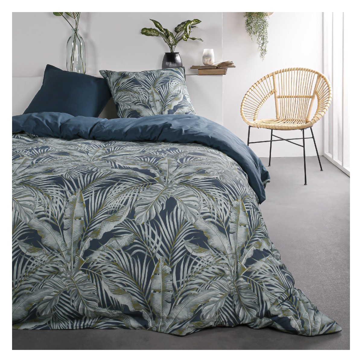 Parure de lit 2 personnes imprimé jungle en Coton Bleu 220x240 cm Parure de lit 2 personnes imprimé jungle en Coton Bleu 220x240 cm