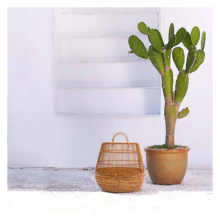 Panier rond en bambou et feuille de bananier (photo) Panier rond en bambou et feuille de bananier