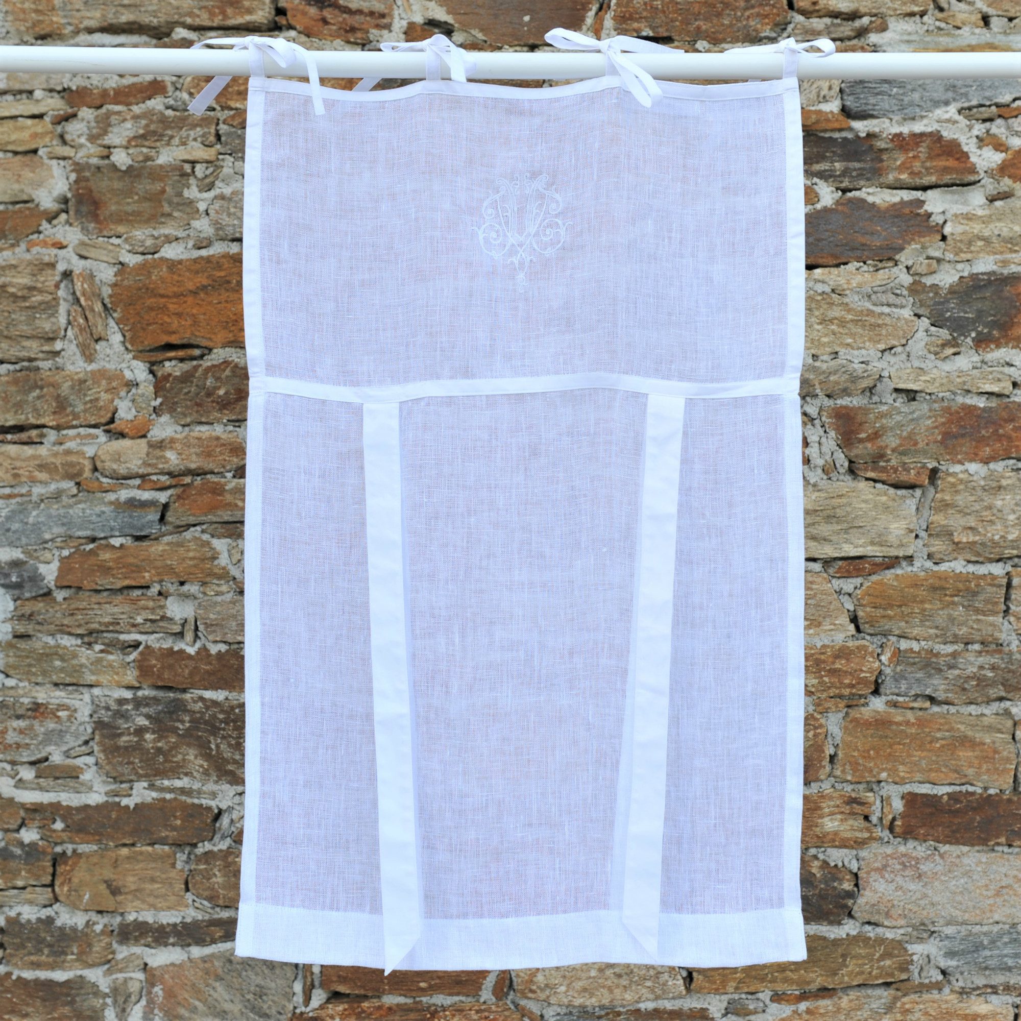 Store en lin blanc avec monogramme 45X120 CM Store en lin blanc avec monogramme 45X120 CM