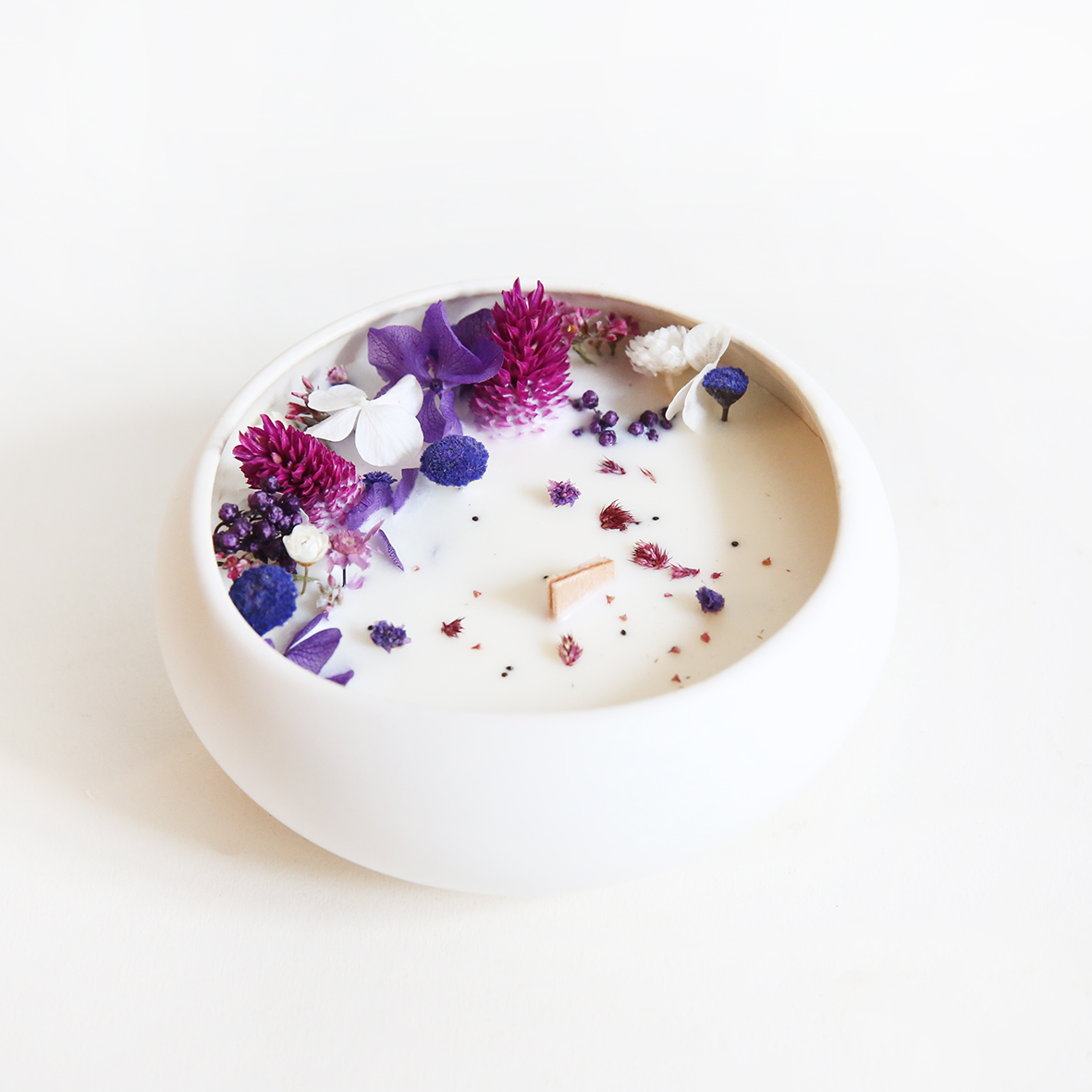 Bougie fleurie cire de soja et fleurs séchées galet violette Bougie fleurie cire de soja et fleurs séchées galet violette