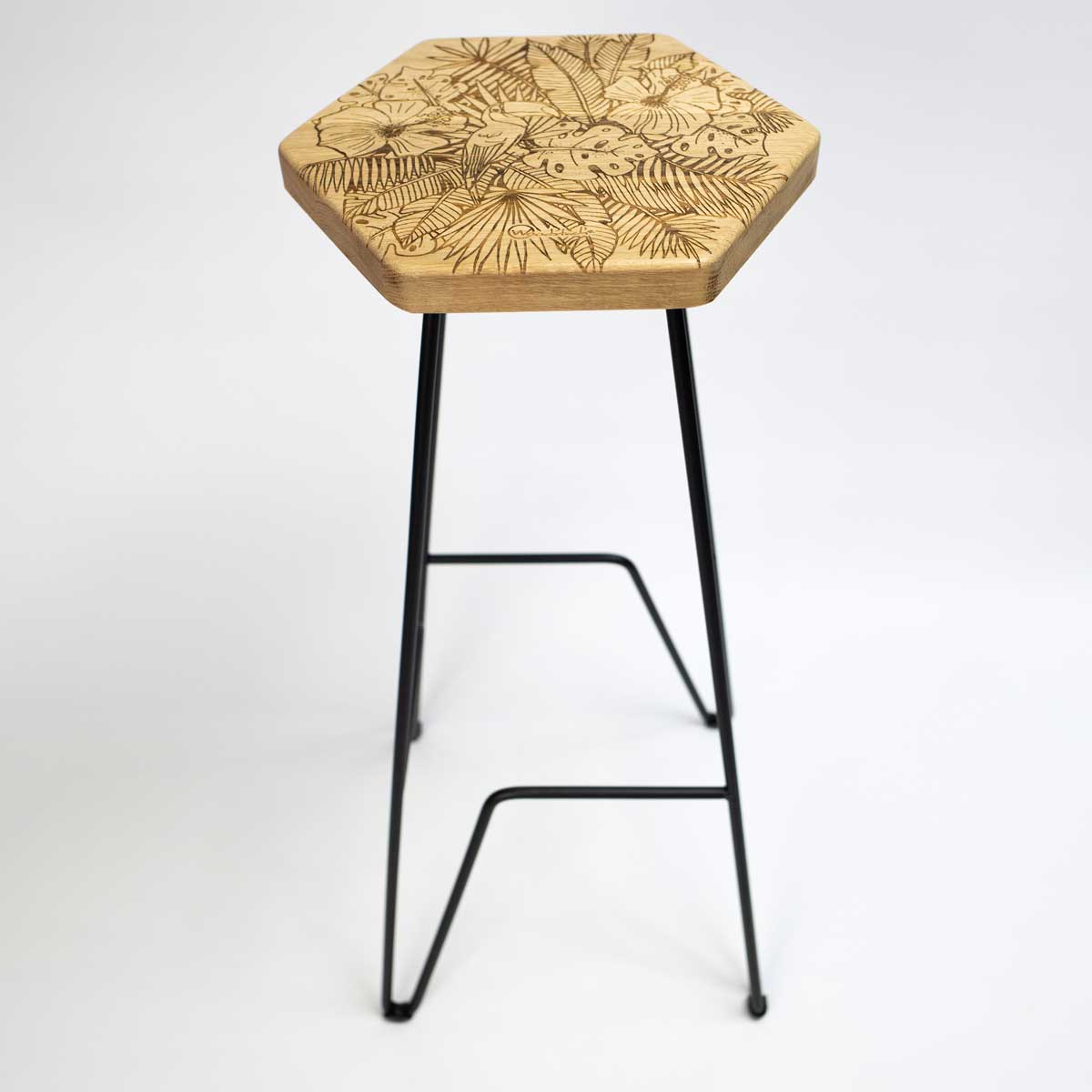 Tabouret bar en chêne massif gravure Jungle H79 cm