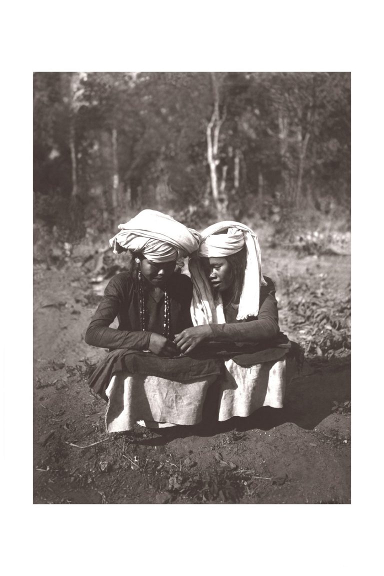 Photo ancienne noir et blanc voyage n°02 cadre noir 70x105cm Photo ancienne noir et blanc voyage n°02 cadre noir 70x105cm