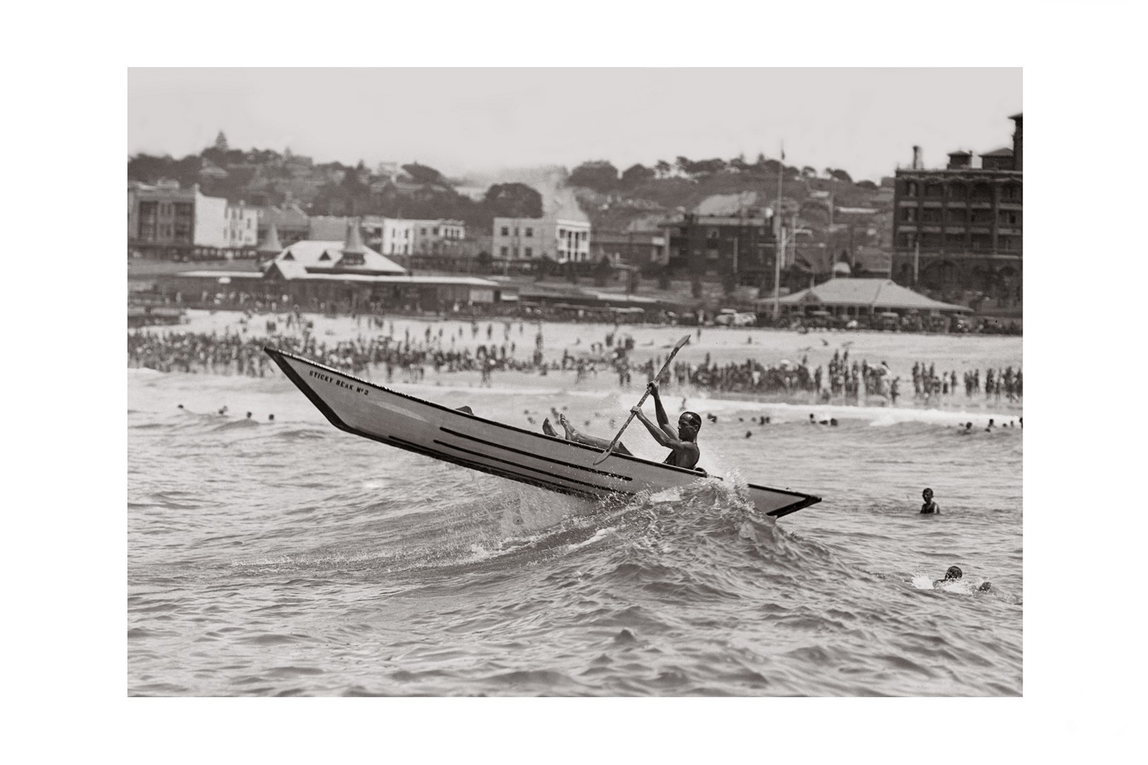 Photo ancienne noir et blanc mer n°46 cadre noir 30x45cm Photo ancienne noir et blanc mer n°46 cadre noir 30x45cm