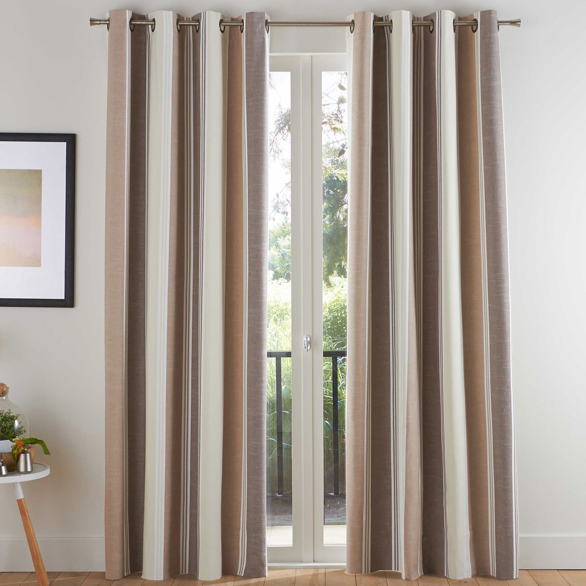 Rideau à l'unité monté sur œillet en coton beige 135x180 Rideau à l'unité monté sur œillet en coton beige 135x180