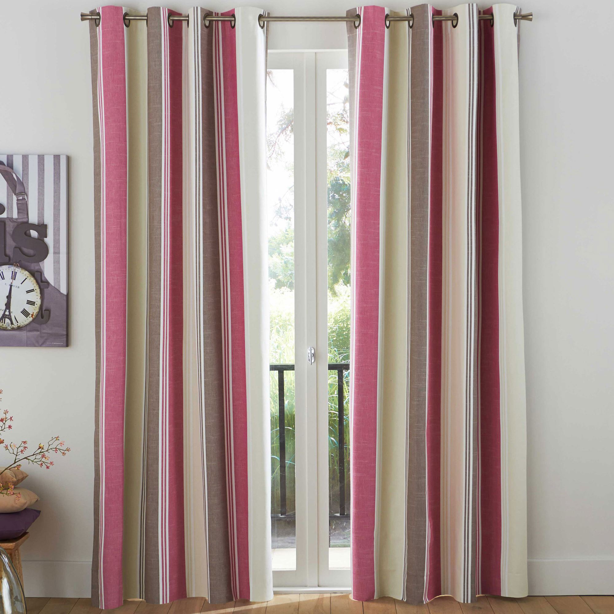 Rideau à l'unité monté sur œillet en coton rose 135x180 Rideau à l'unité monté sur œillet en coton rose 135x180