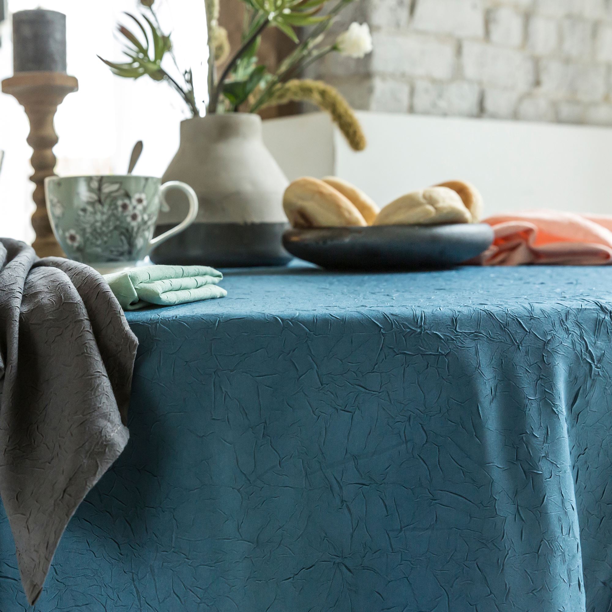 Nappe Ronde bleu en polyester 235x235 Nappe Ronde bleu en polyester 235x235