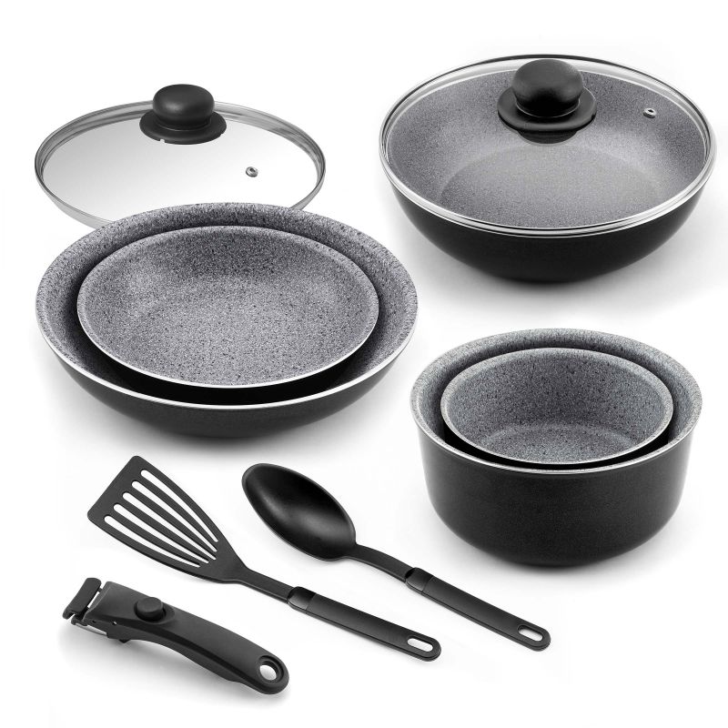 Lot 10 pièces - 2 Poêles, 2 casseroles, 1 sauteuse, 2 couvercles, 2 a Lot 10 pièces - 2 Poêles, 2 casseroles, 1 sauteuse, 2 couvercles, 2 a