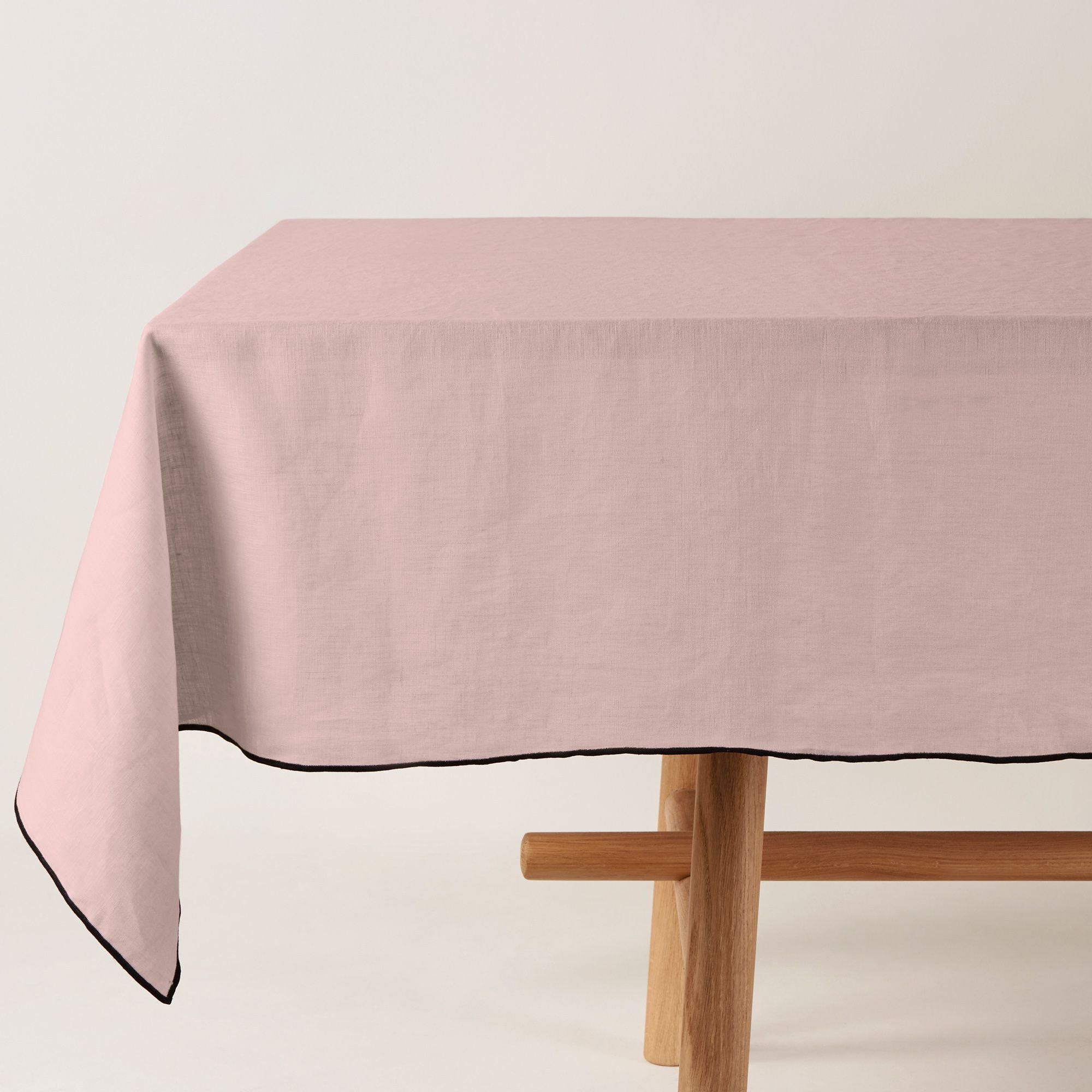 Nappe rectangulaire 170x320 cm Rose et bourdon noir en Lin Nappe rectangulaire 170x320 cm Rose et bourdon noir en Lin