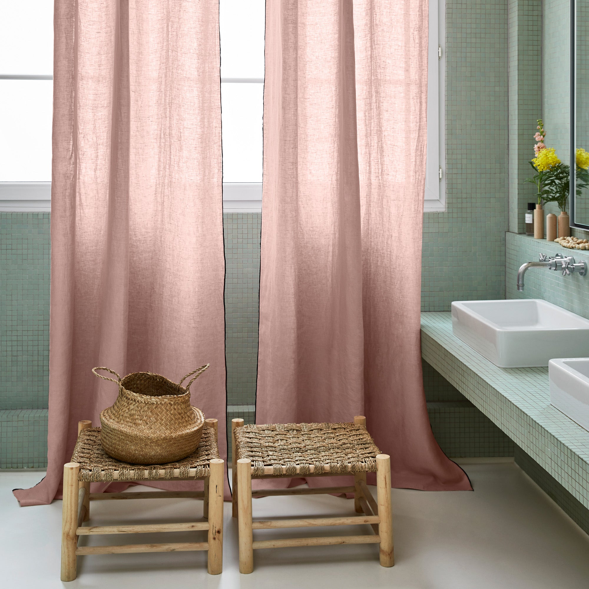 Panneau 350x280 cm Rose et bourdon noir en Lin Panneau 350x280 cm Rose et bourdon noir en Lin