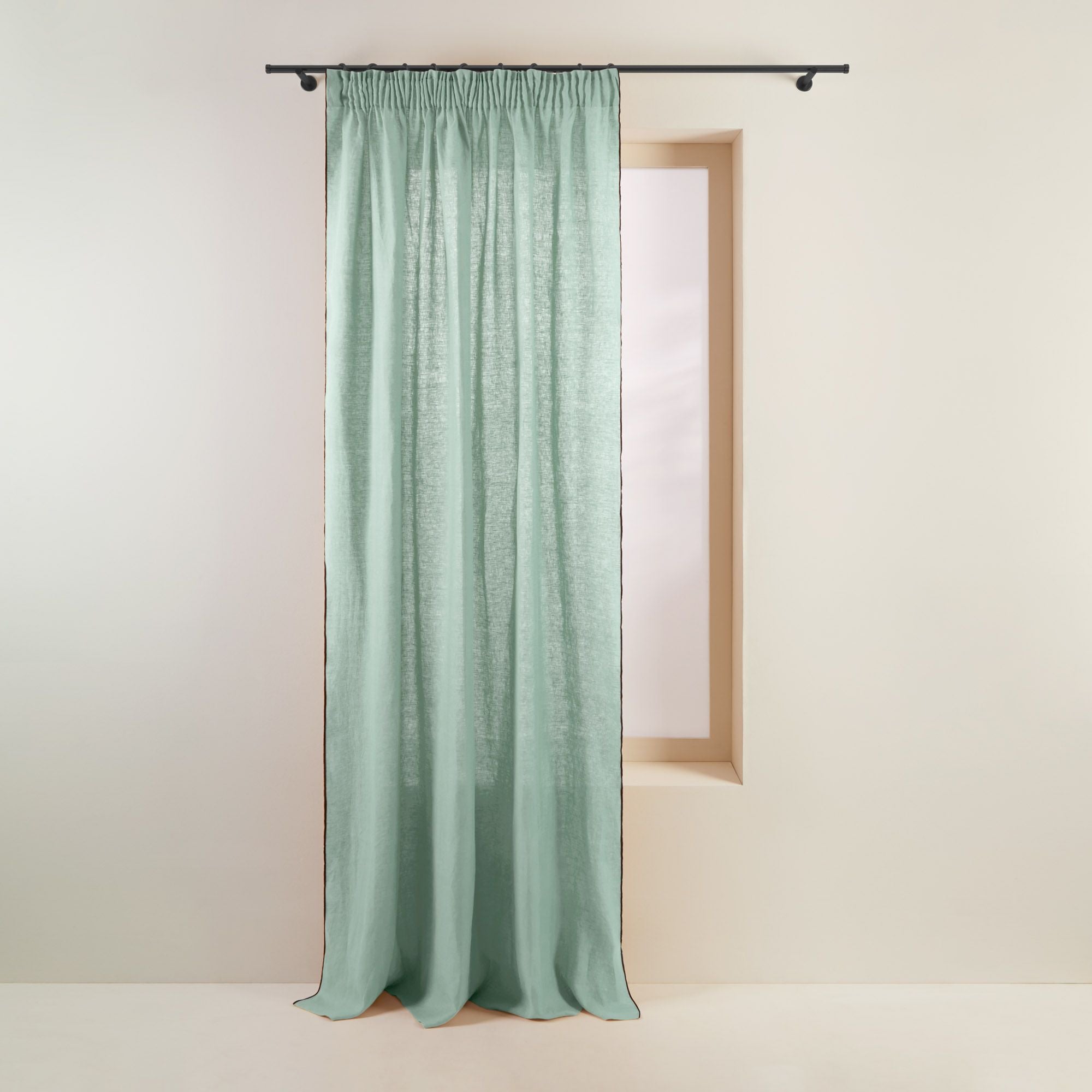 Rideau à ruban fronceur 200x280 cm Vert amande et bourdon noir en Lin Rideau à ruban fronceur 200x280 cm Vert amande et bourdon noir en Lin